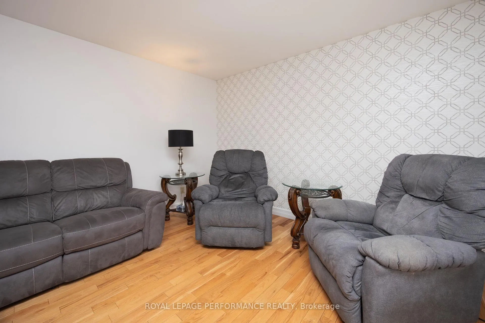Photo 10 of 44 Victoria Street W, North Glengarry, Alexandria — HOMEH