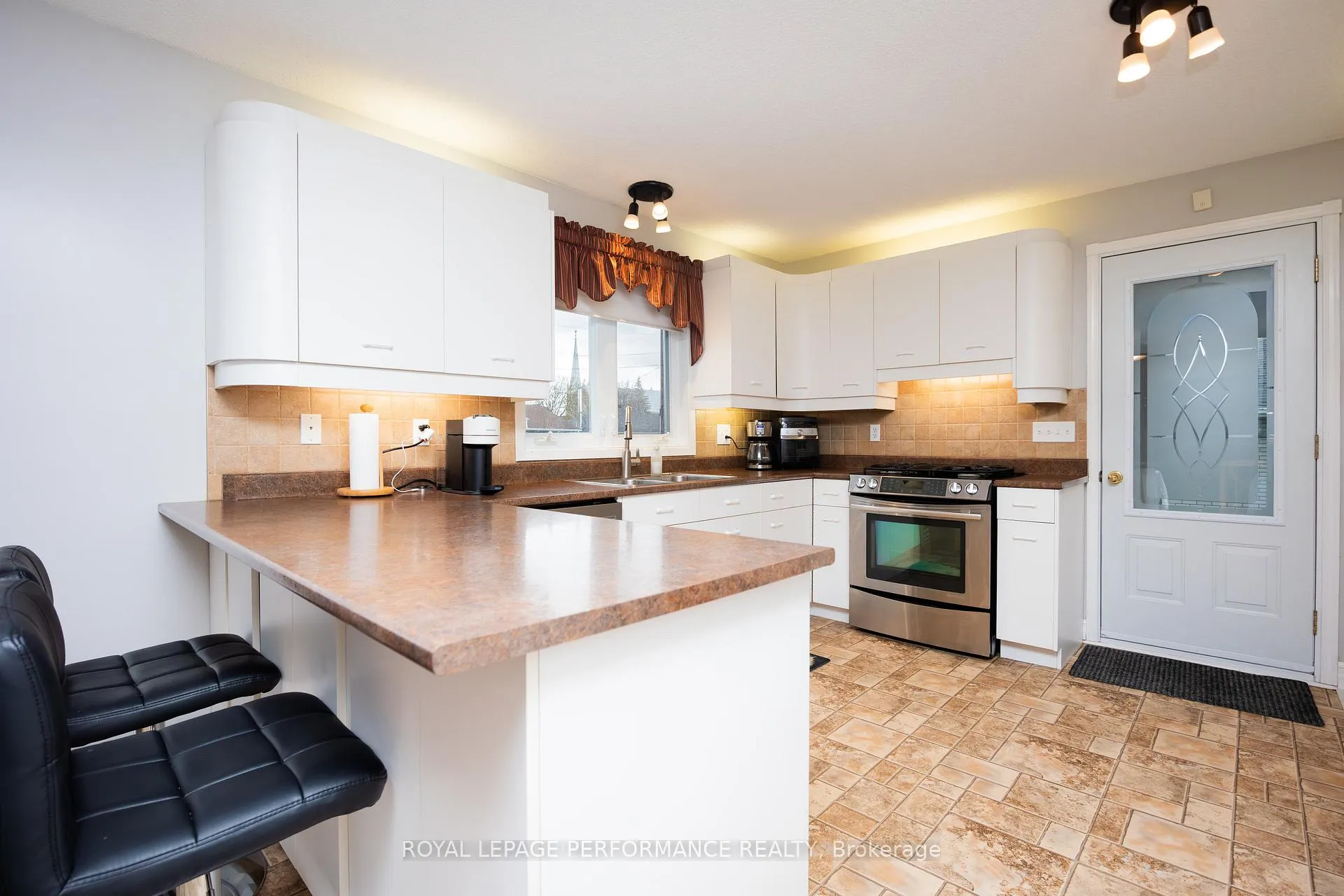 Photo 12 of 44 Victoria Street W, North Glengarry, Alexandria — HOMEH