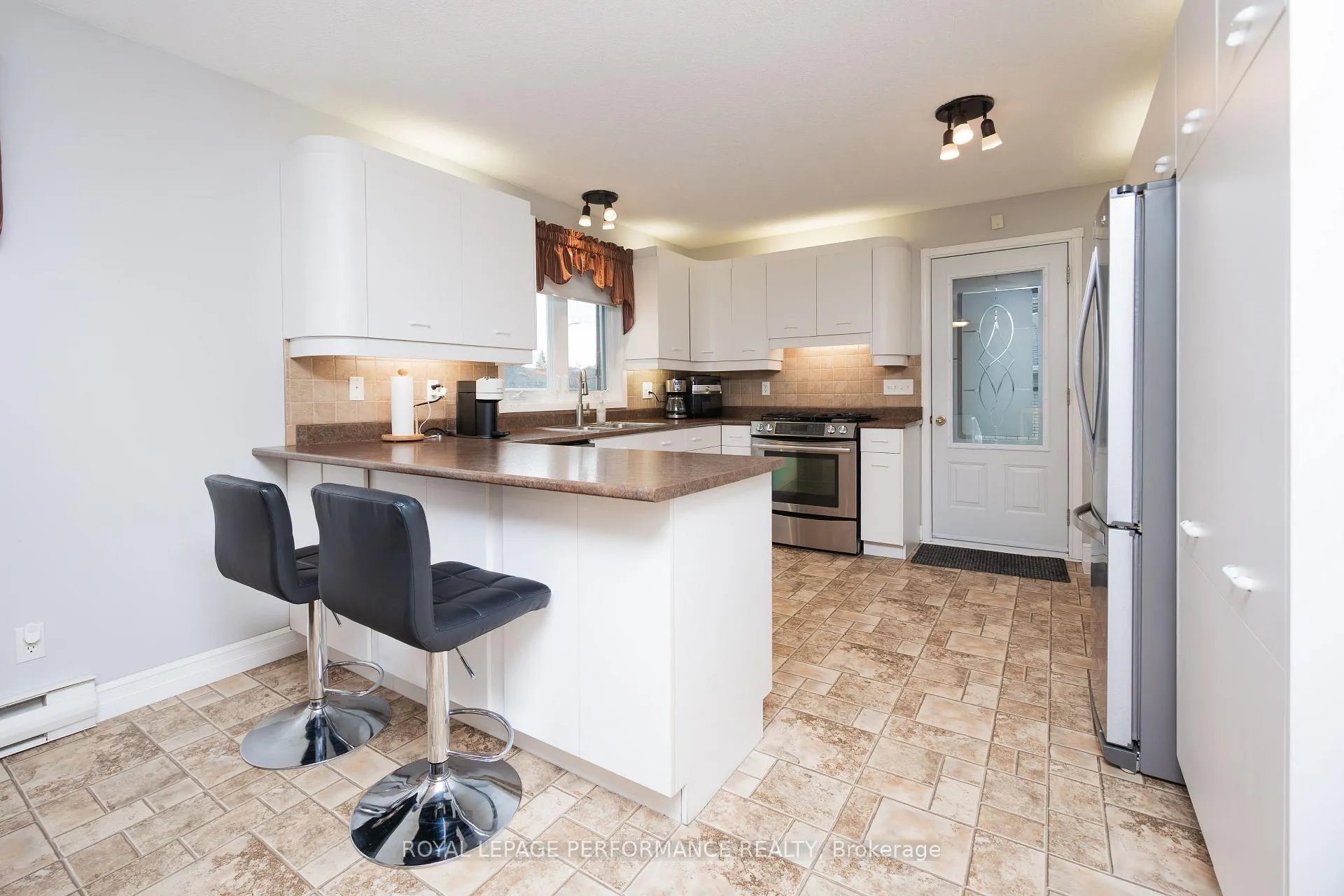 Photo 13 of 44 Victoria Street W, North Glengarry, Alexandria — HOMEH