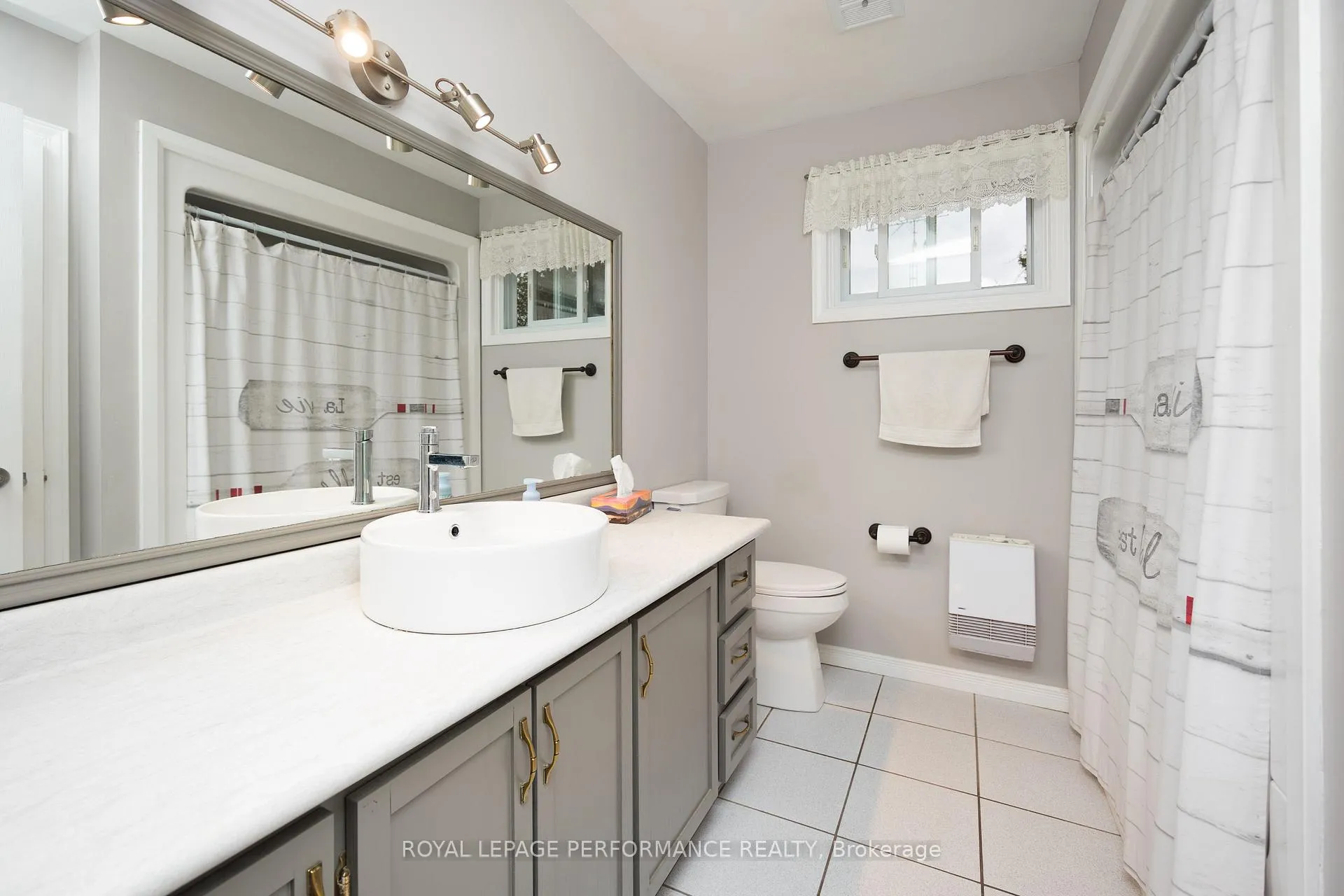 Photo 18 of 44 Victoria Street W, North Glengarry, Alexandria — HOMEH