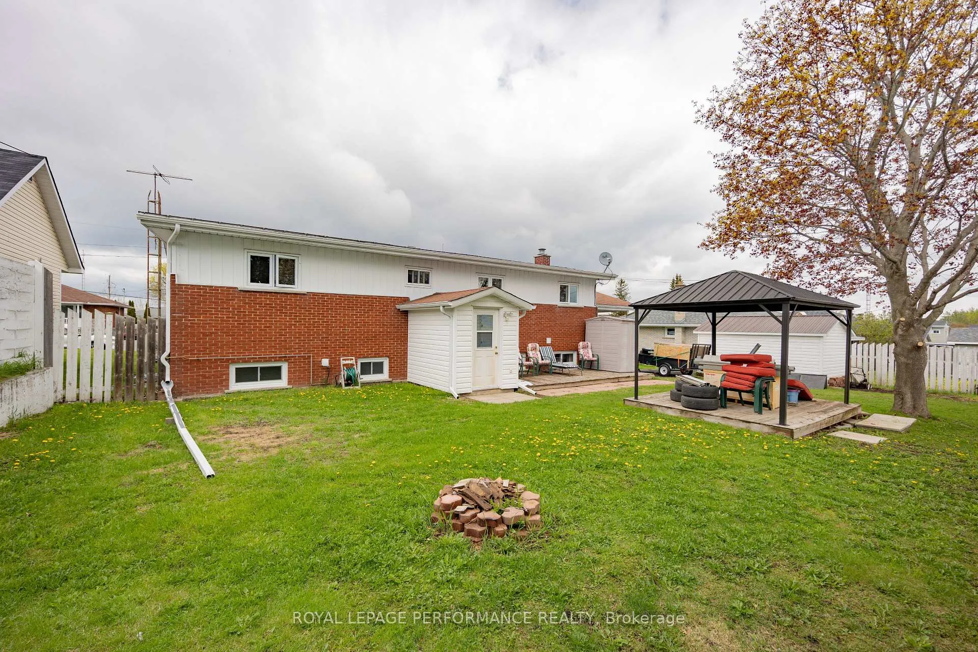 Photo 32 of 44 Victoria Street W, North Glengarry, Alexandria — HOMEH