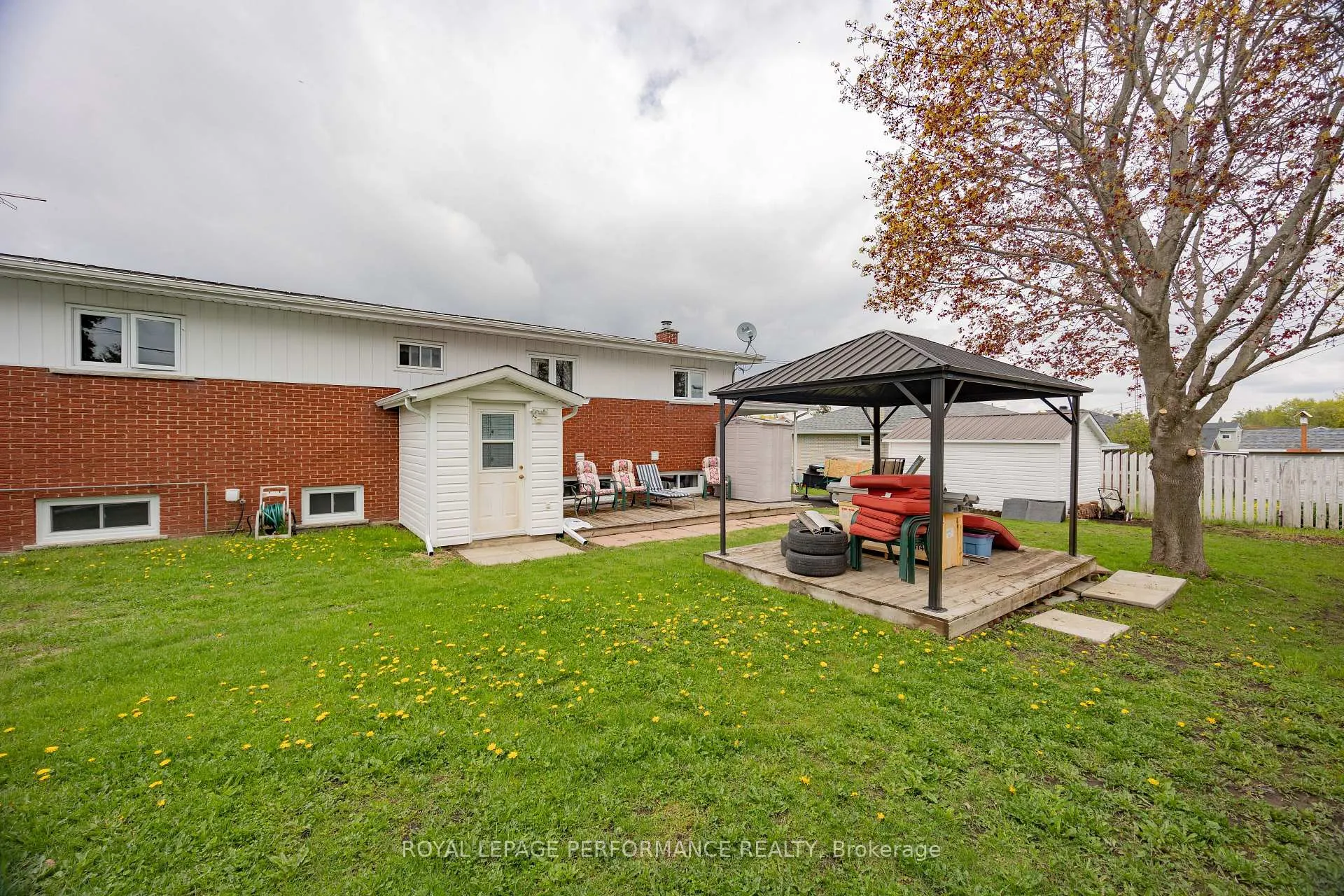 Photo 33 of 44 Victoria Street W, North Glengarry, Alexandria — HOMEH