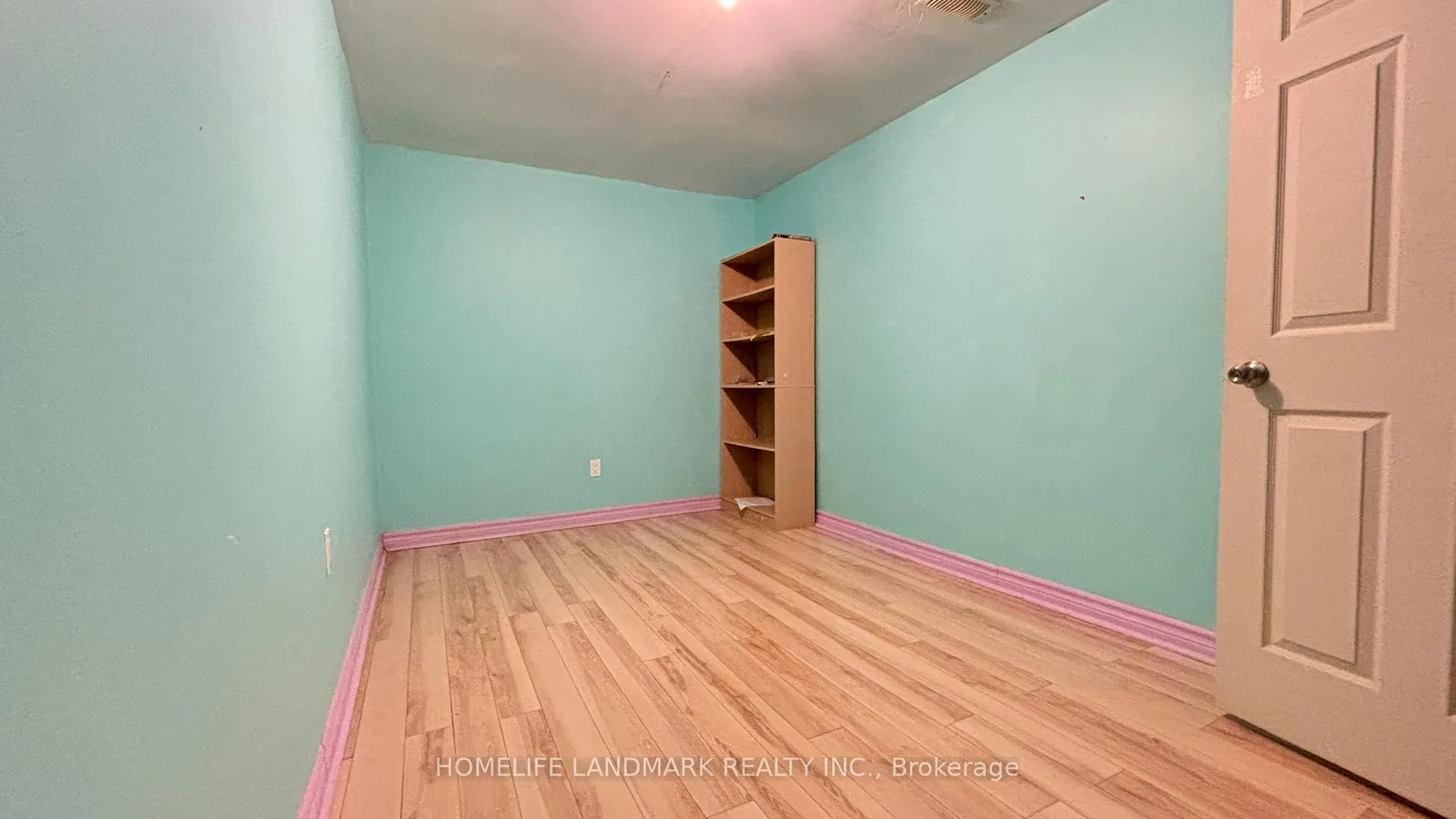 Photo 13 of 719 Paris Boulevard, Waterloo, Clair Hills — HOMEH