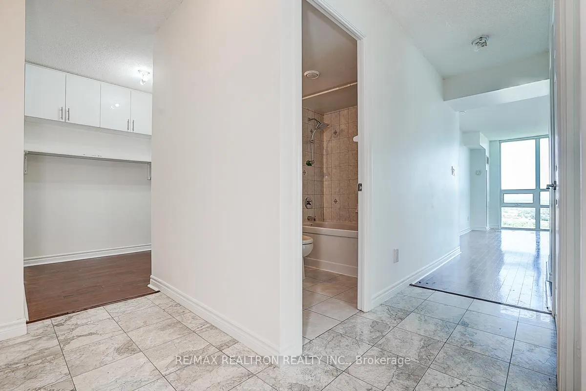 Photo 5 of Unit 2008, 88 Grangeway Avenue, Scarborough, Woburn — HOMEH
