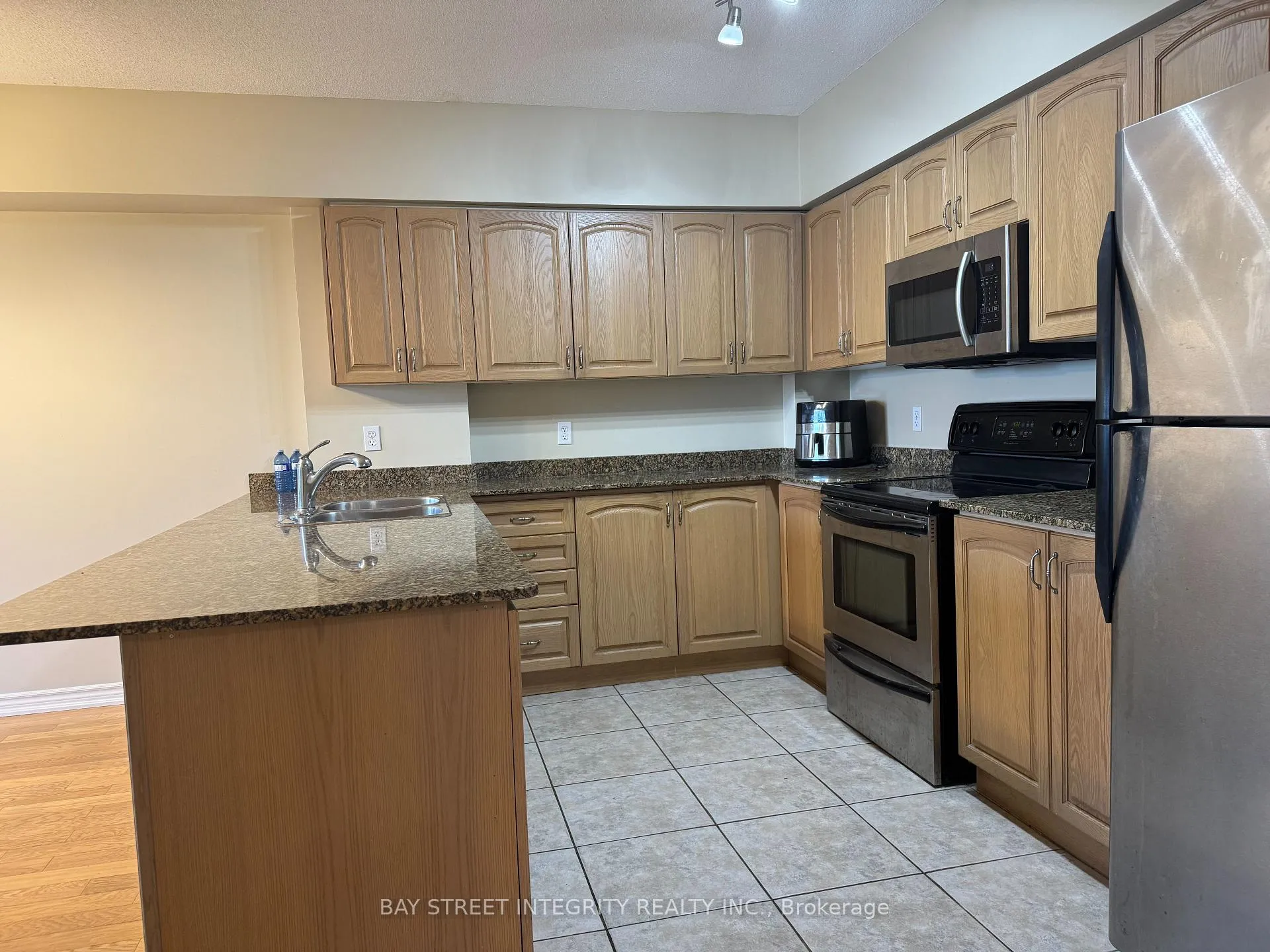 Photo 4 of Unit 402, 47 Caroline Street N, Hamilton, Central — HOMEH