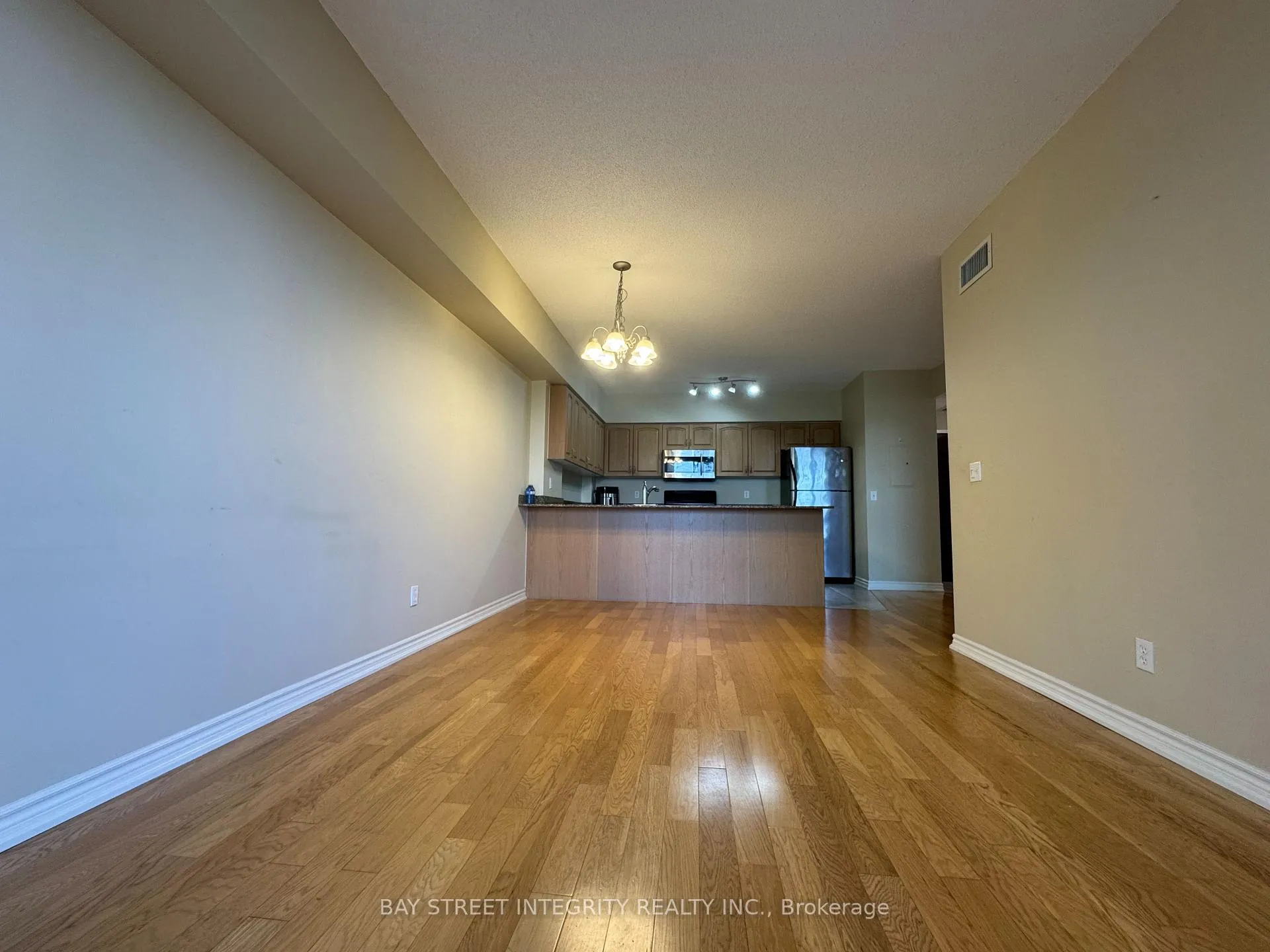 Photo 6 of Unit 402, 47 Caroline Street N, Hamilton, Central — HOMEH