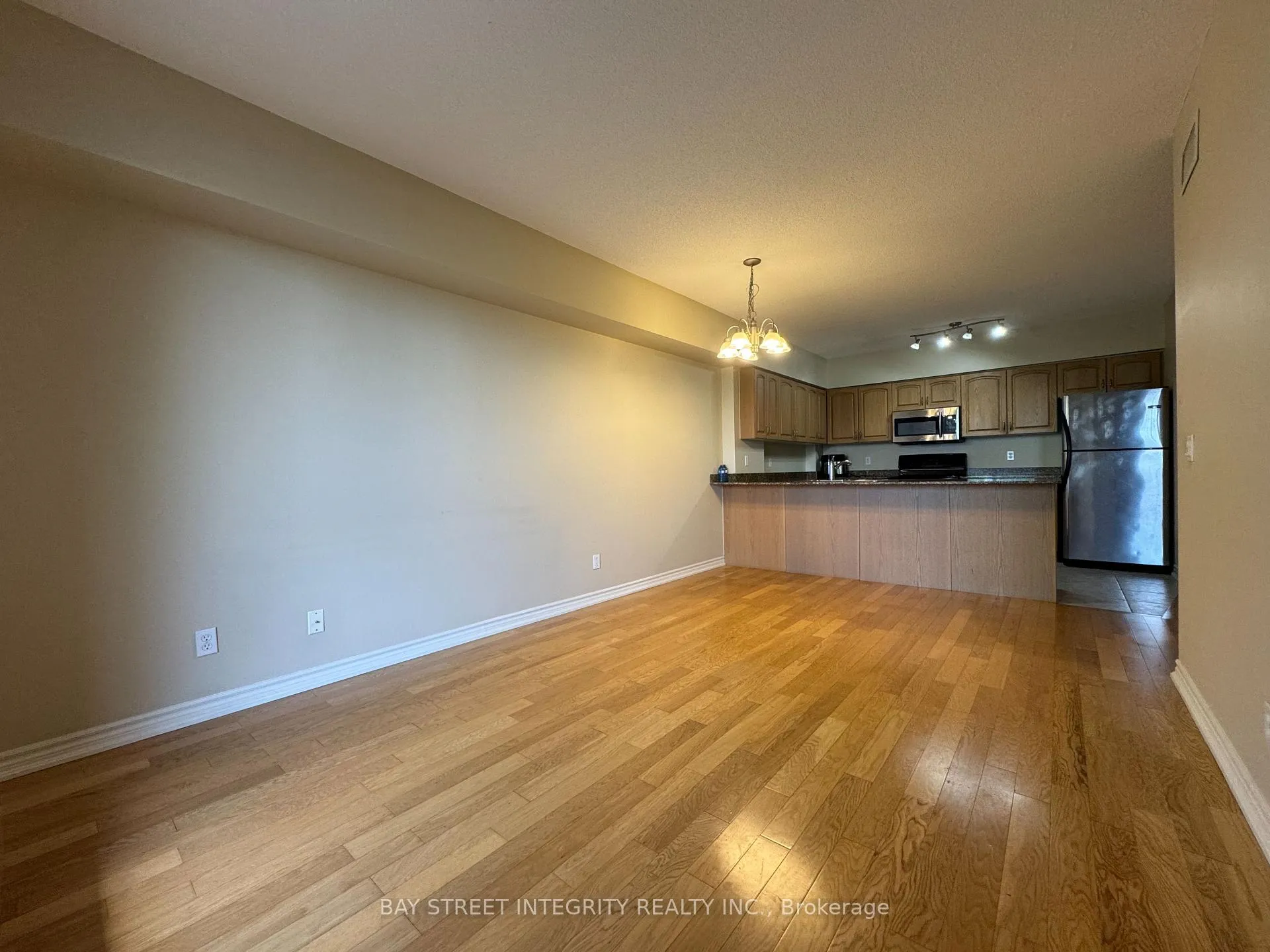 Photo 7 of Unit 402, 47 Caroline Street N, Hamilton, Central — HOMEH