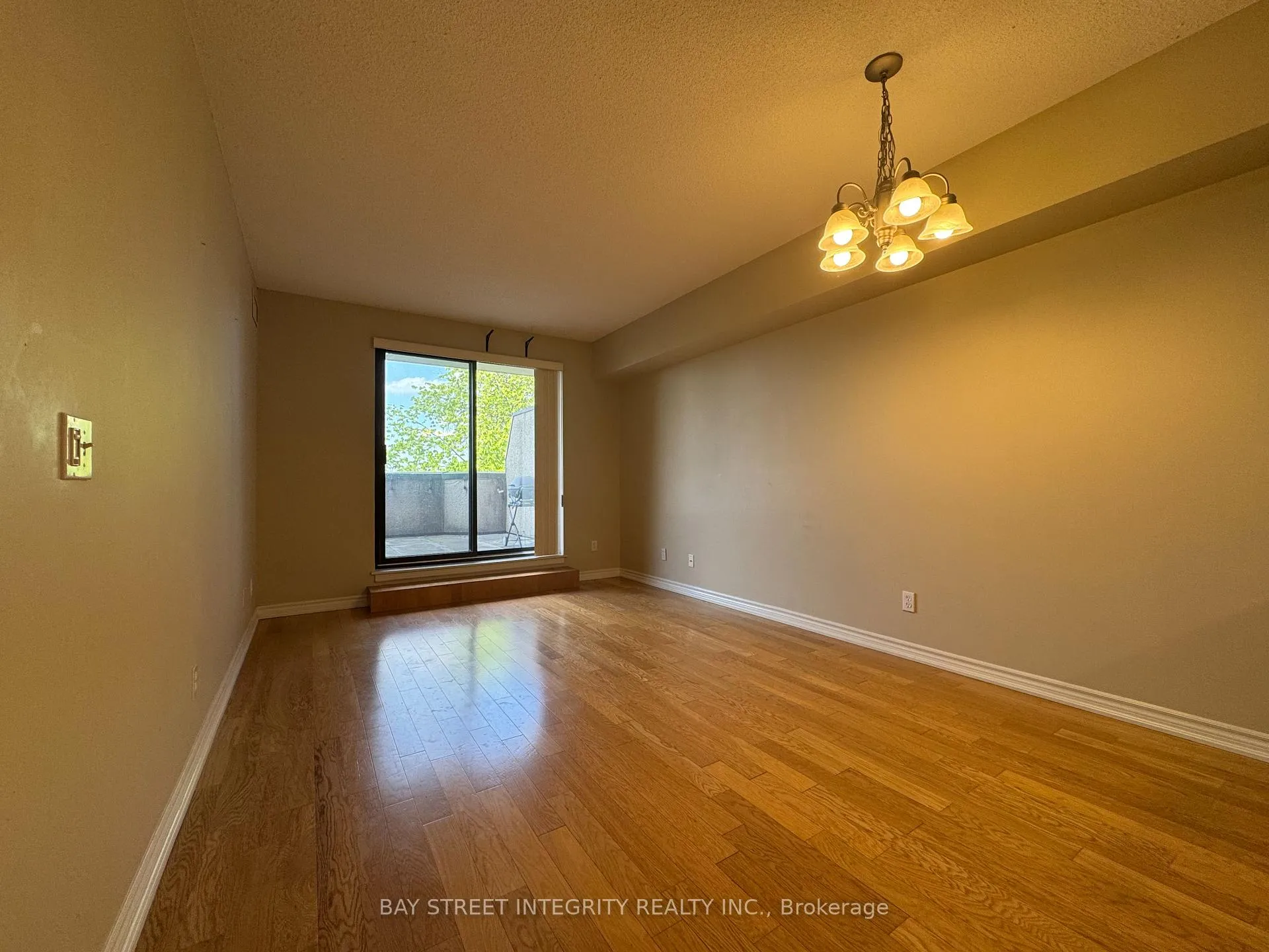 Photo 8 of Unit 402, 47 Caroline Street N, Hamilton, Central — HOMEH