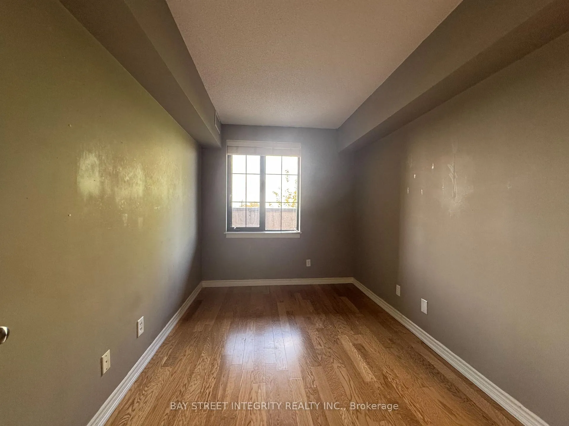 Photo 10 of Unit 402, 47 Caroline Street N, Hamilton, Central — HOMEH