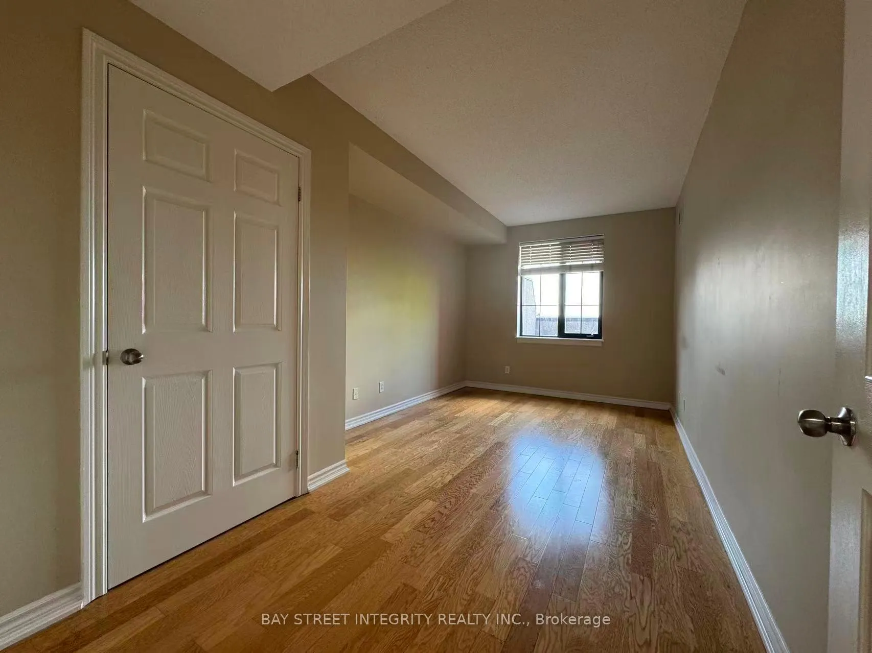 Photo 13 of Unit 402, 47 Caroline Street N, Hamilton, Central — HOMEH