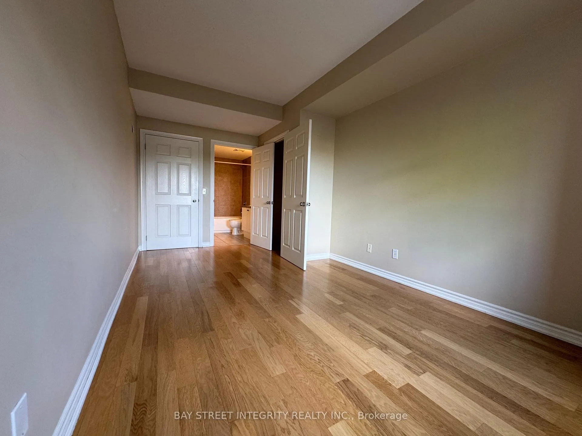 Photo 15 of Unit 402, 47 Caroline Street N, Hamilton, Central — HOMEH