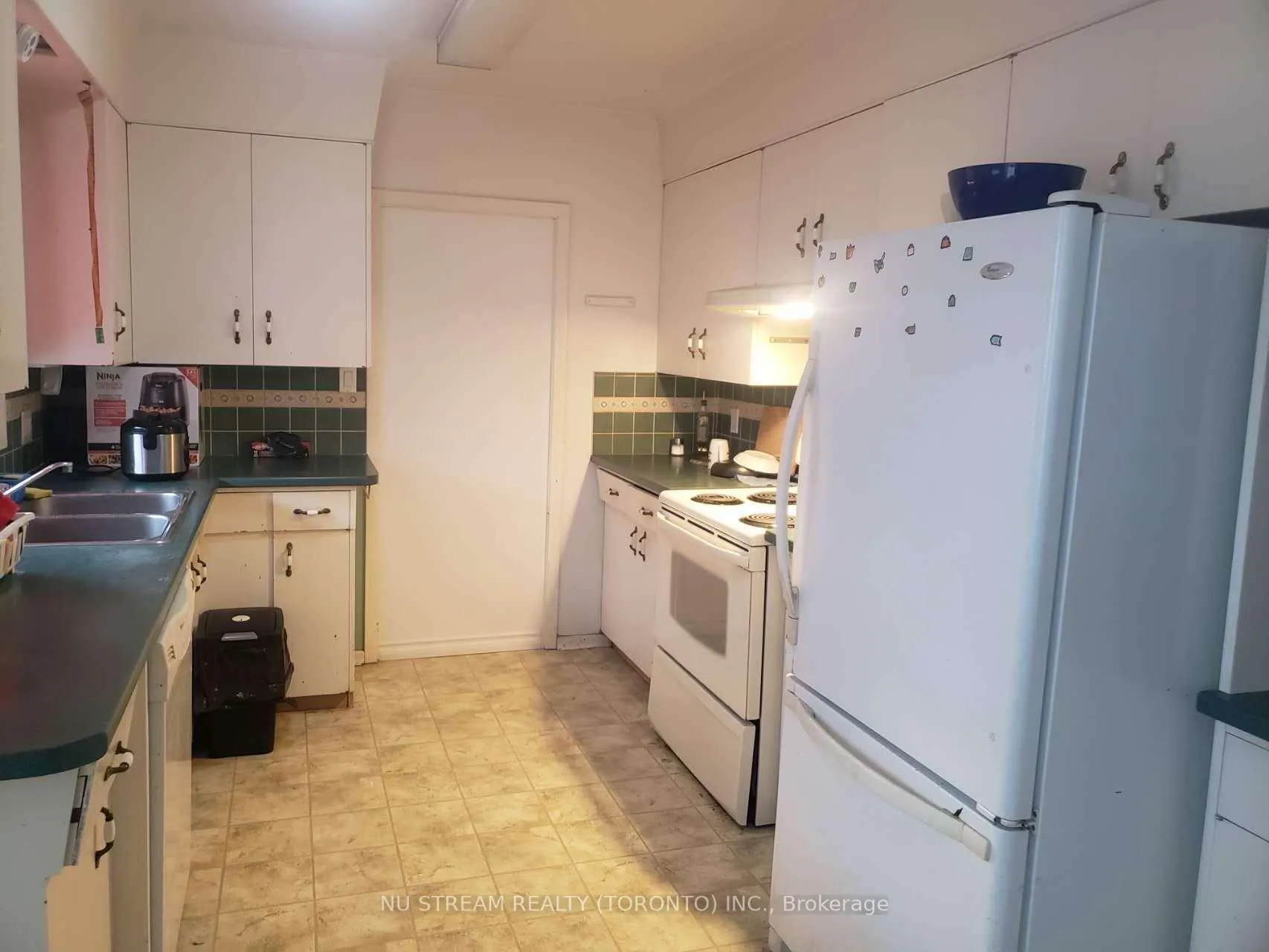 Photo 3 of 7125 Mcgill Street, Niagara Falls, Casey — HOMEH
