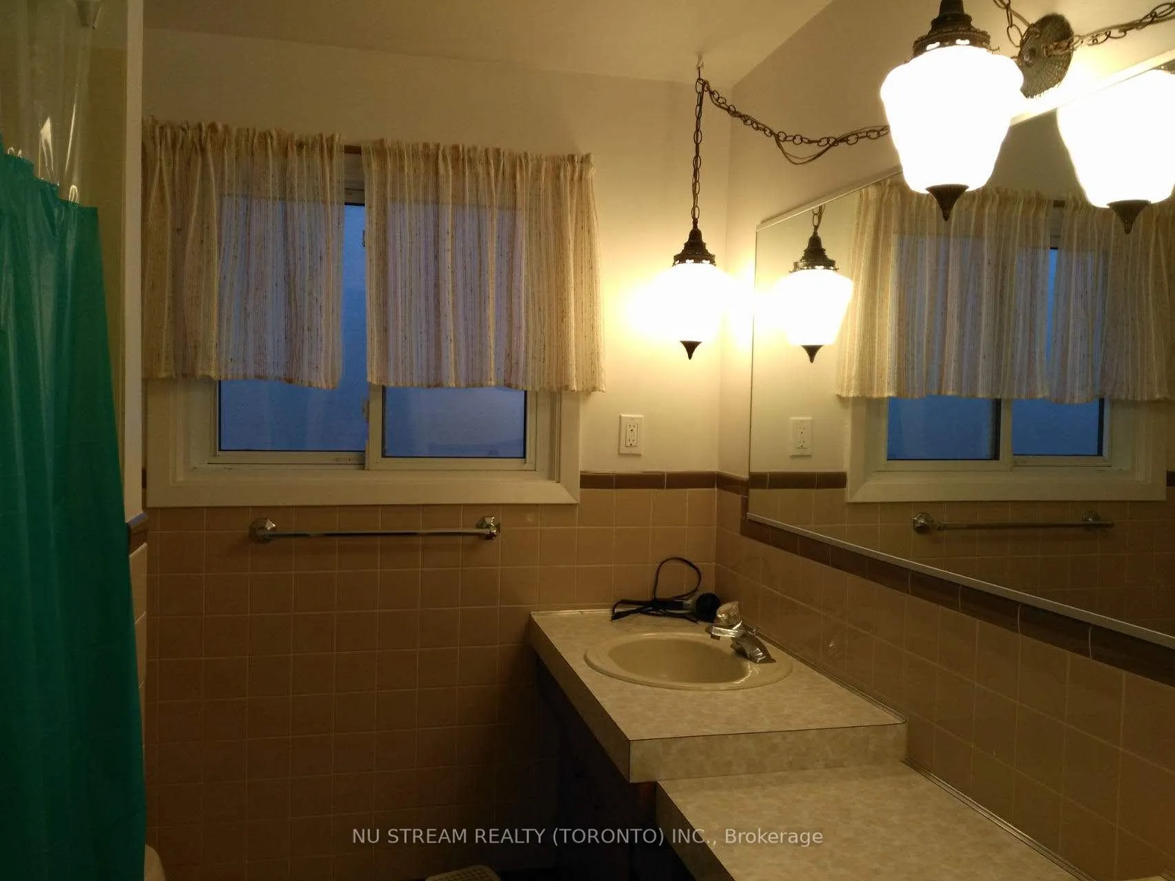 Photo 4 of 7125 Mcgill Street, Niagara Falls, Casey — HOMEH