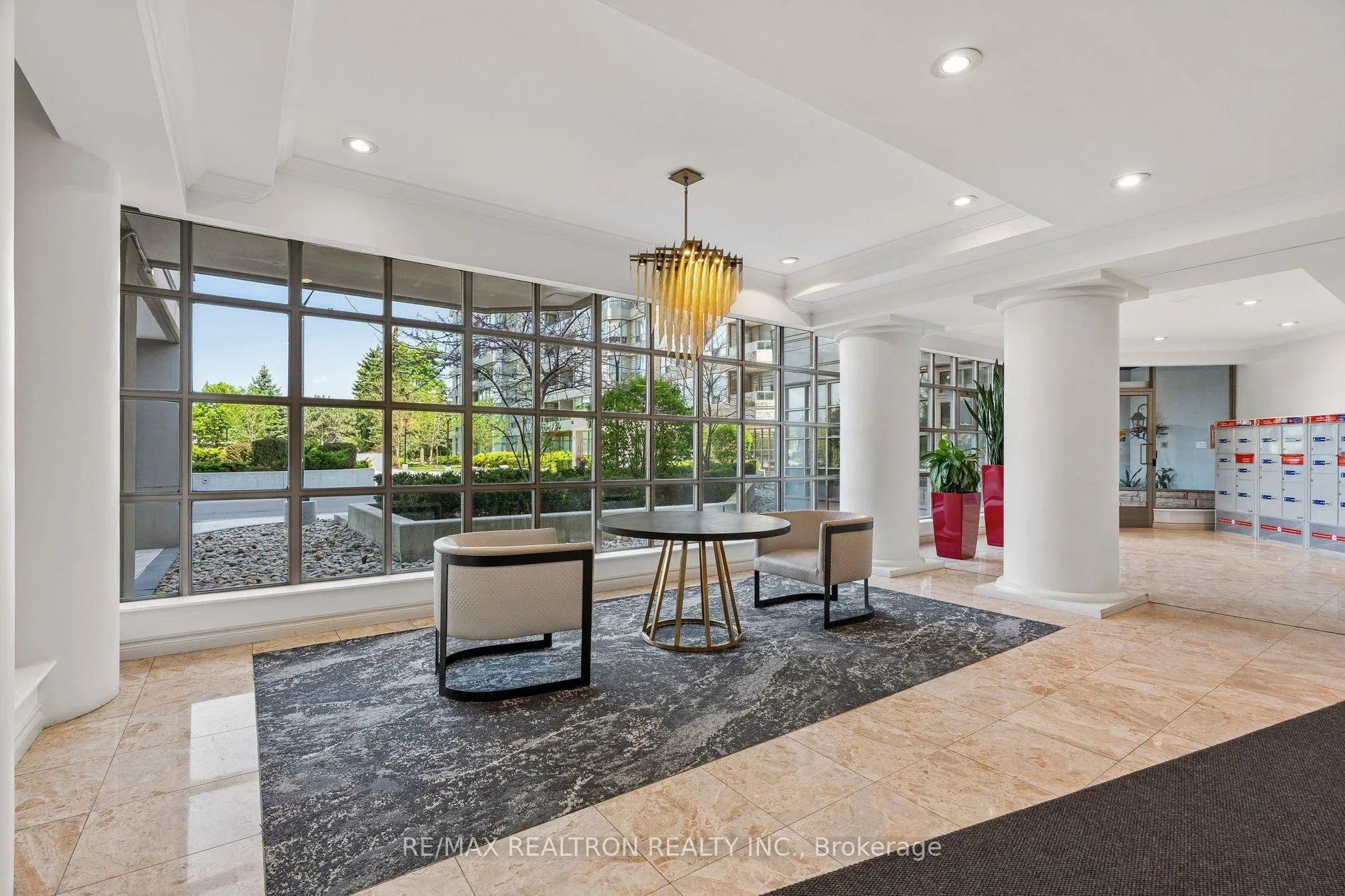 Photo 3 of Unit 1112, 7 Townsgate Drive, Vaughan, Crestwood-Springfarm-Yorkhill — HOMEH