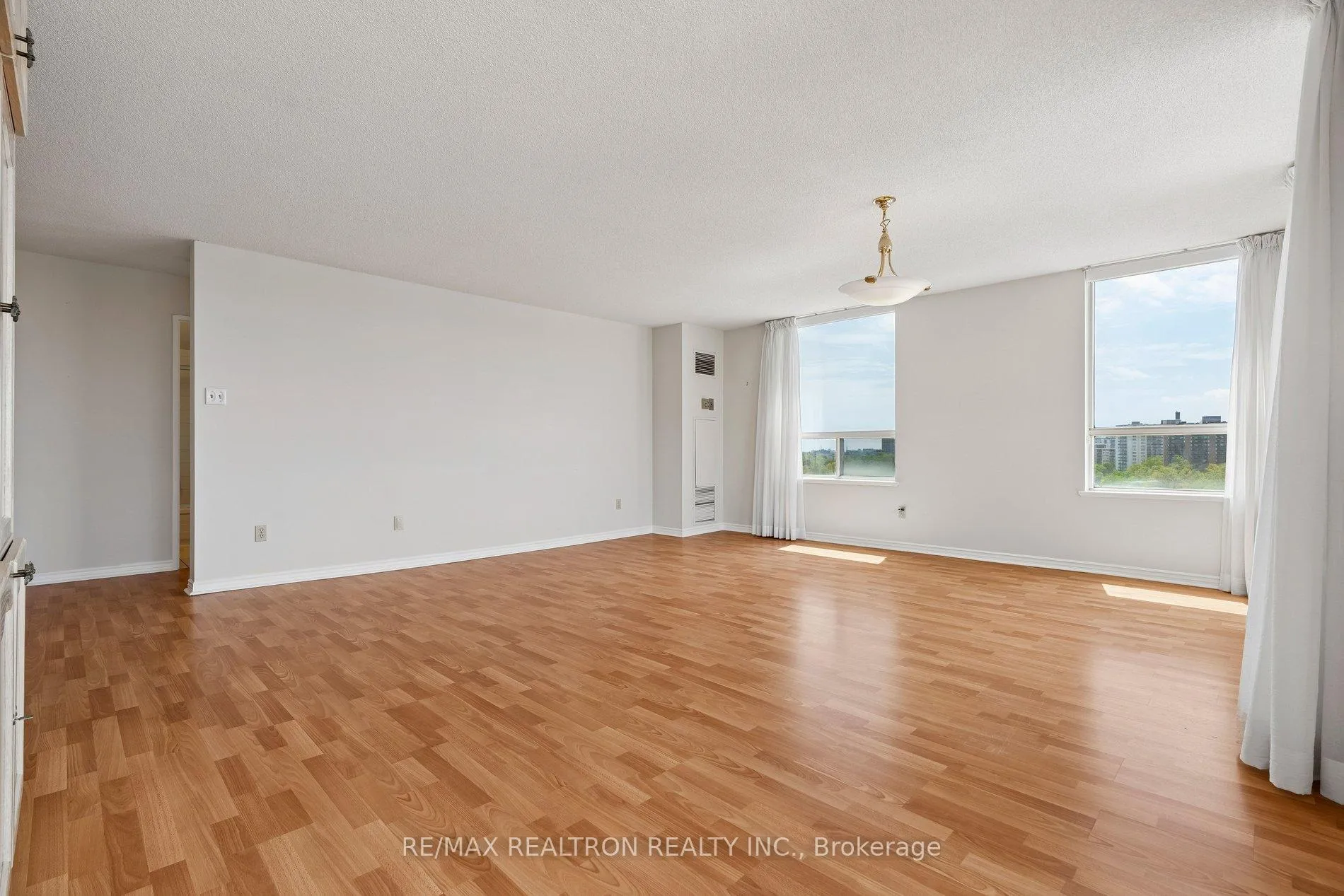 Photo 16 of Unit 1112, 7 Townsgate Drive, Vaughan, Crestwood-Springfarm-Yorkhill — HOMEH