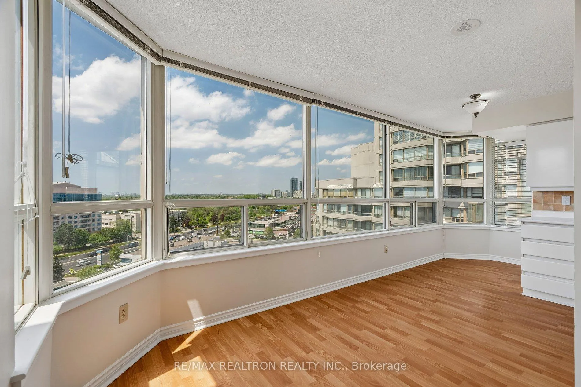 Photo 19 of Unit 1112, 7 Townsgate Drive, Vaughan, Crestwood-Springfarm-Yorkhill — HOMEH