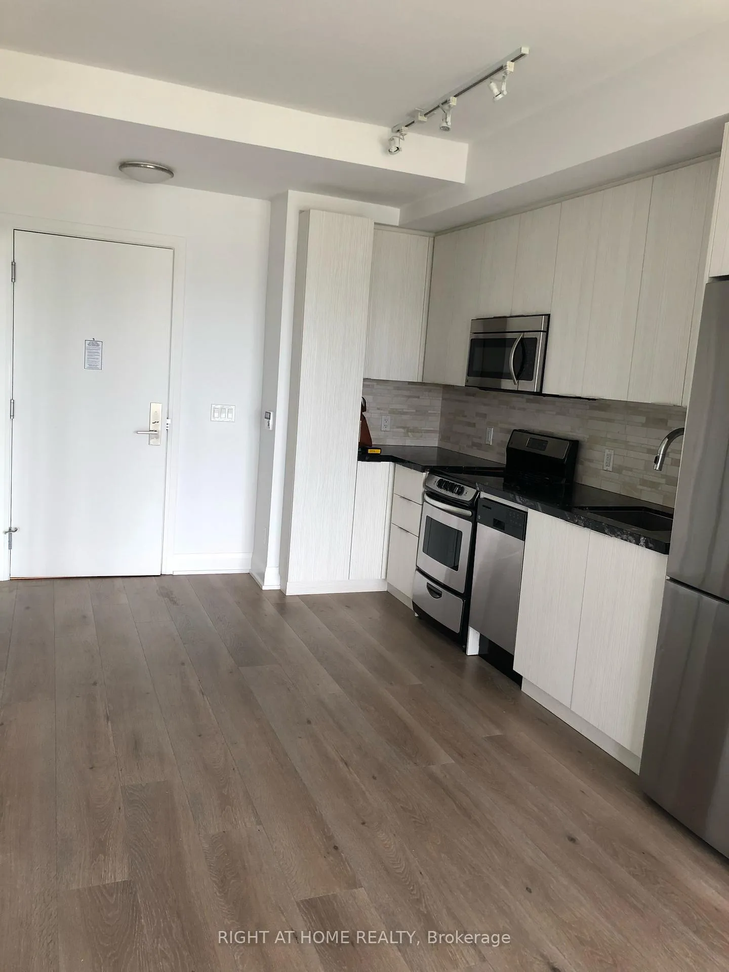 Photo 4 of Unit 2506, 56 Annie Craig Dr, Etobicoke, Mimico — HOMEH