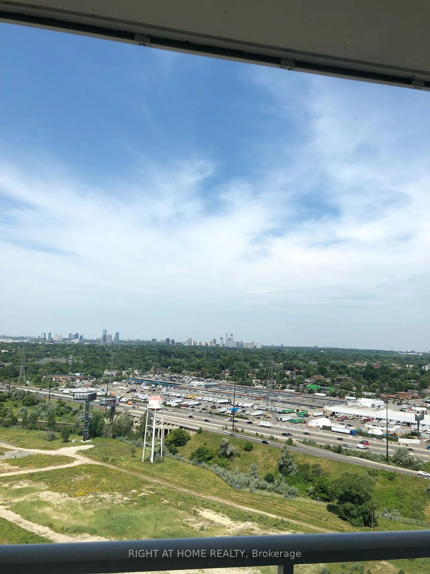 Photo 5 of Unit 2506, 56 Annie Craig Dr, Etobicoke, Mimico — HOMEH