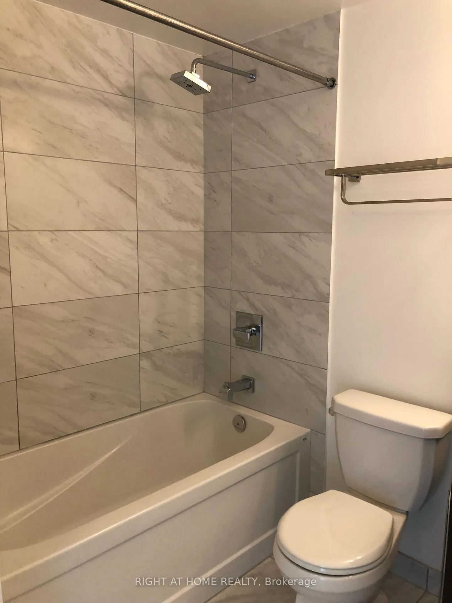 Photo 8 of Unit 2506, 56 Annie Craig Dr, Etobicoke, Mimico — HOMEH