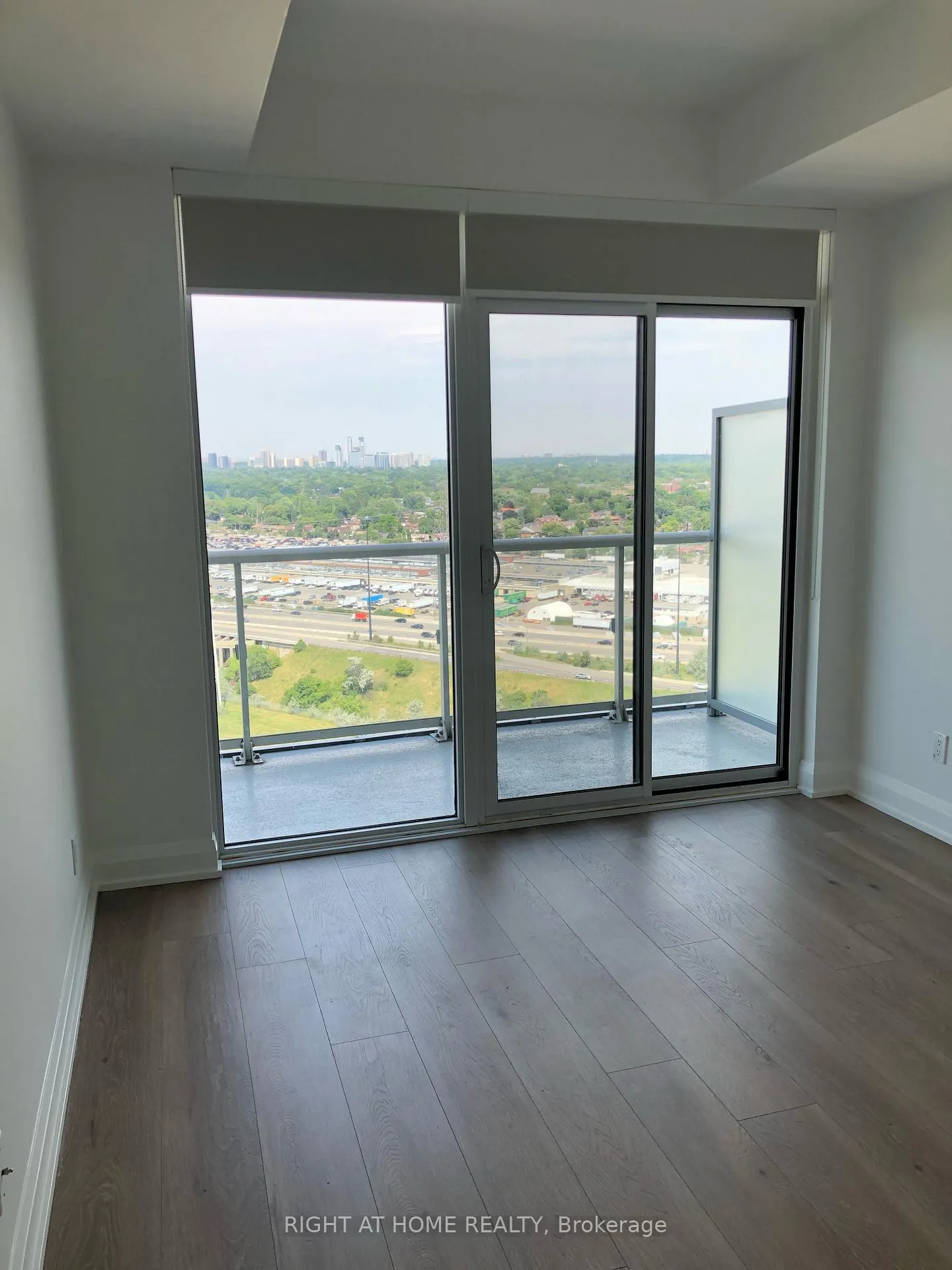 Photo 9 of Unit 2506, 56 Annie Craig Dr, Etobicoke, Mimico — HOMEH