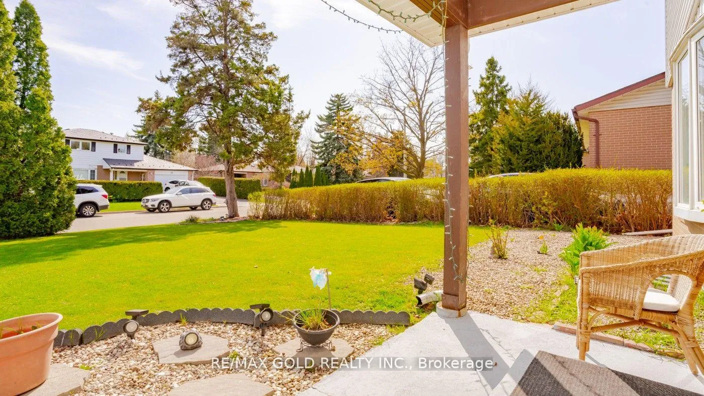 Photo 3 of 44 Dunblaine Crescent, Brampton, Southgate — HOMEH