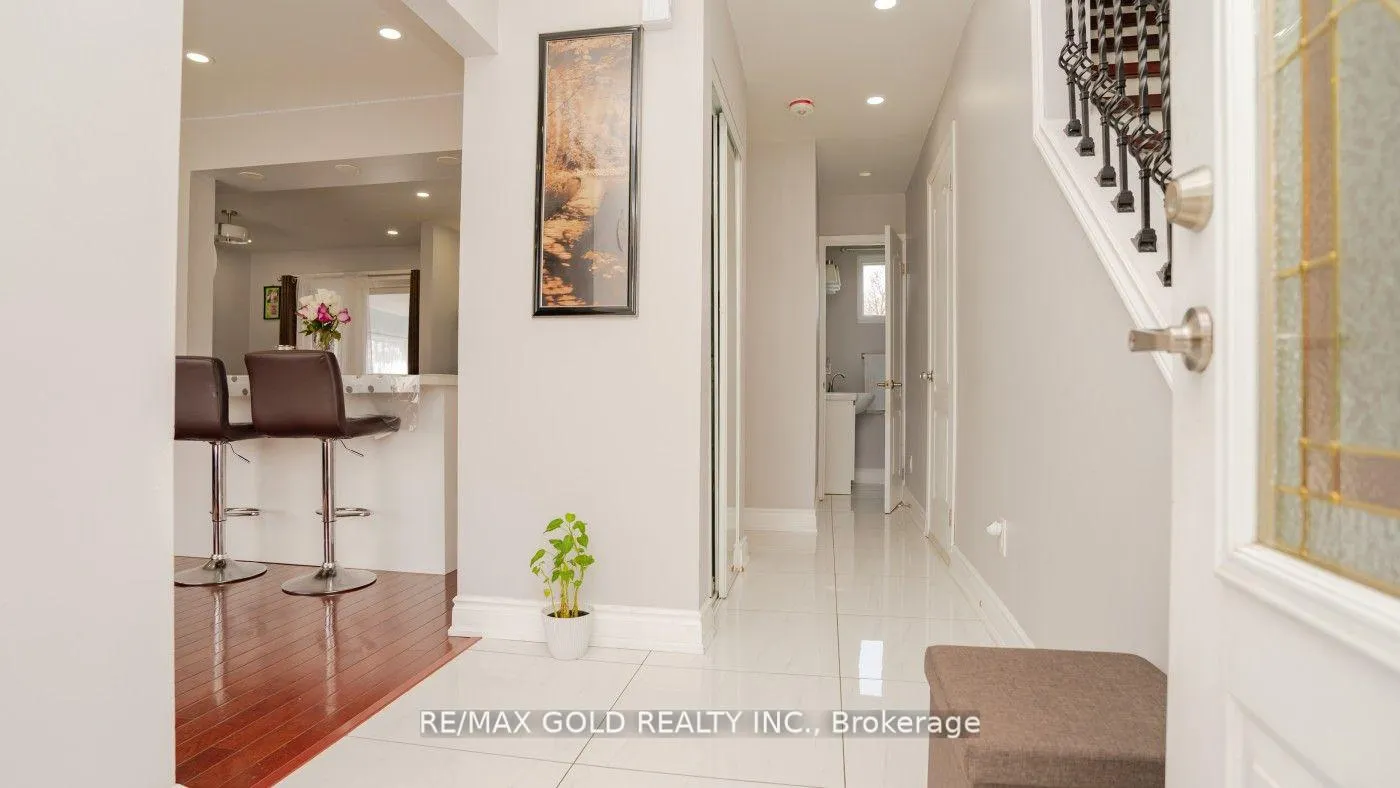 Photo 5 of 44 Dunblaine Crescent, Brampton, Southgate — HOMEH