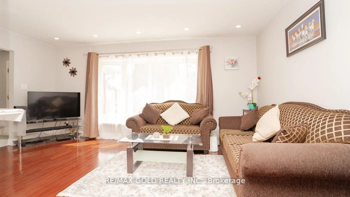 Photo 8 of 44 Dunblaine Crescent, Brampton, Southgate — HOMEH