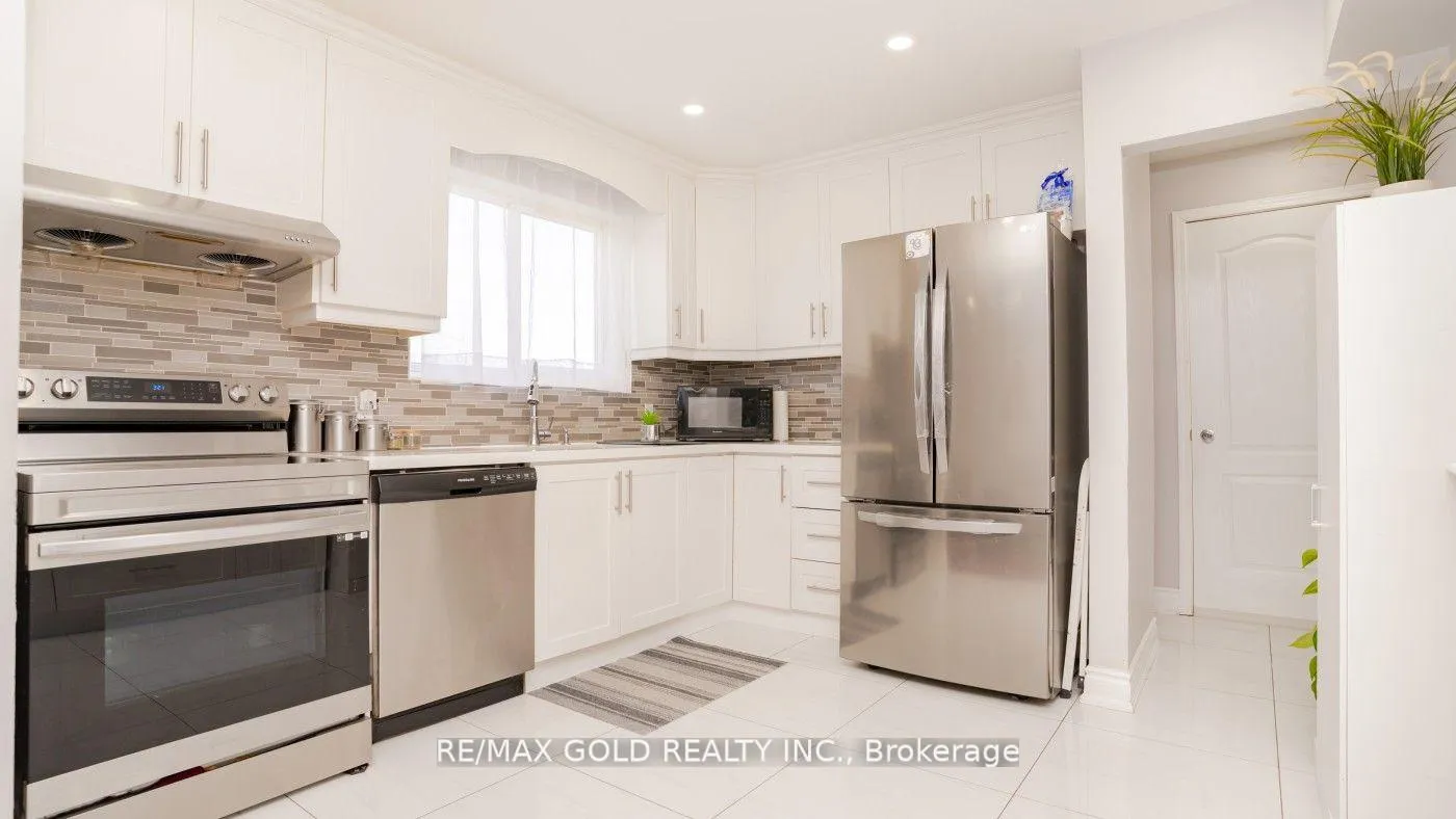 Photo 9 of 44 Dunblaine Crescent, Brampton, Southgate — HOMEH