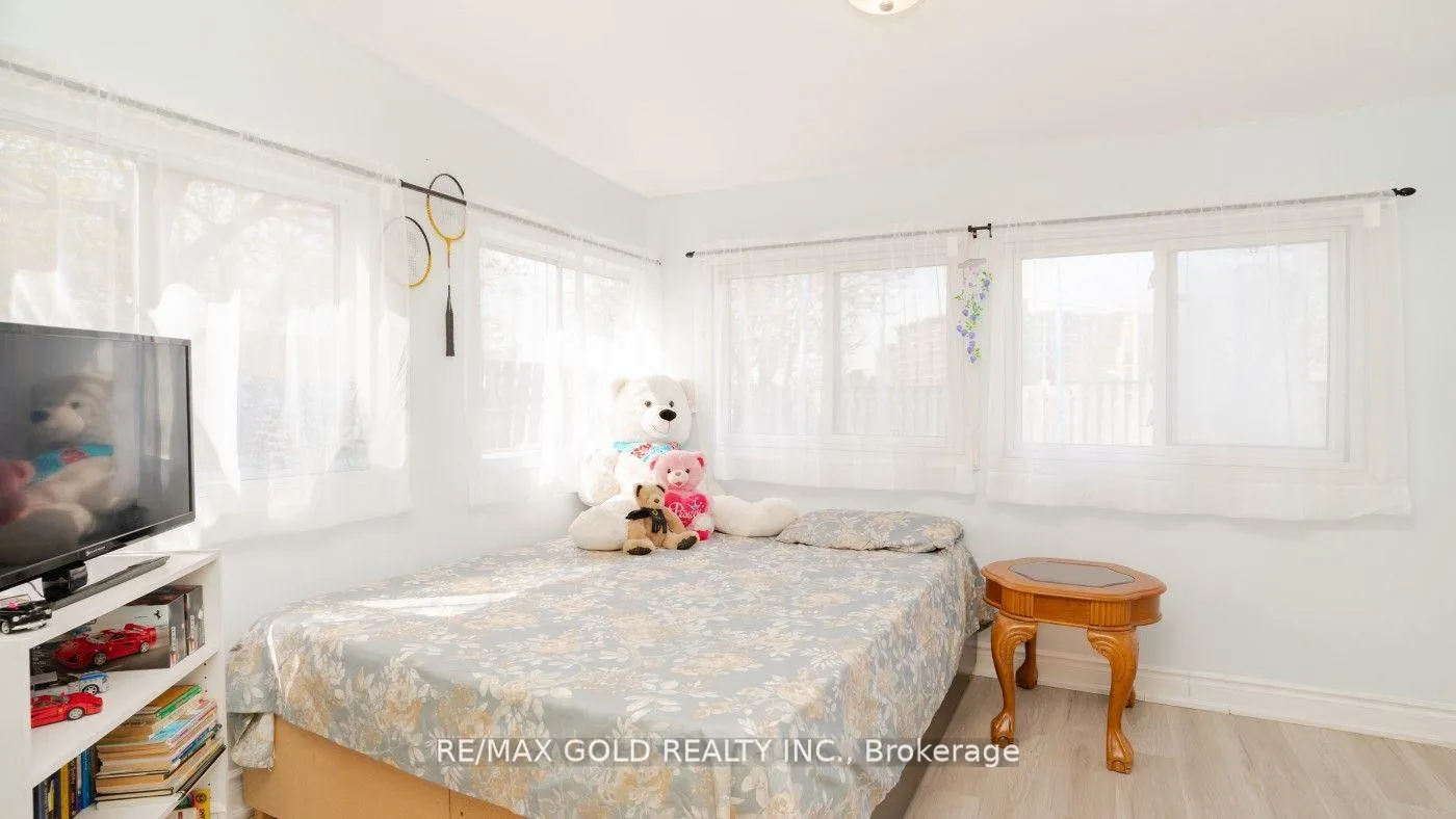 Photo 15 of 44 Dunblaine Crescent, Brampton, Southgate — HOMEH