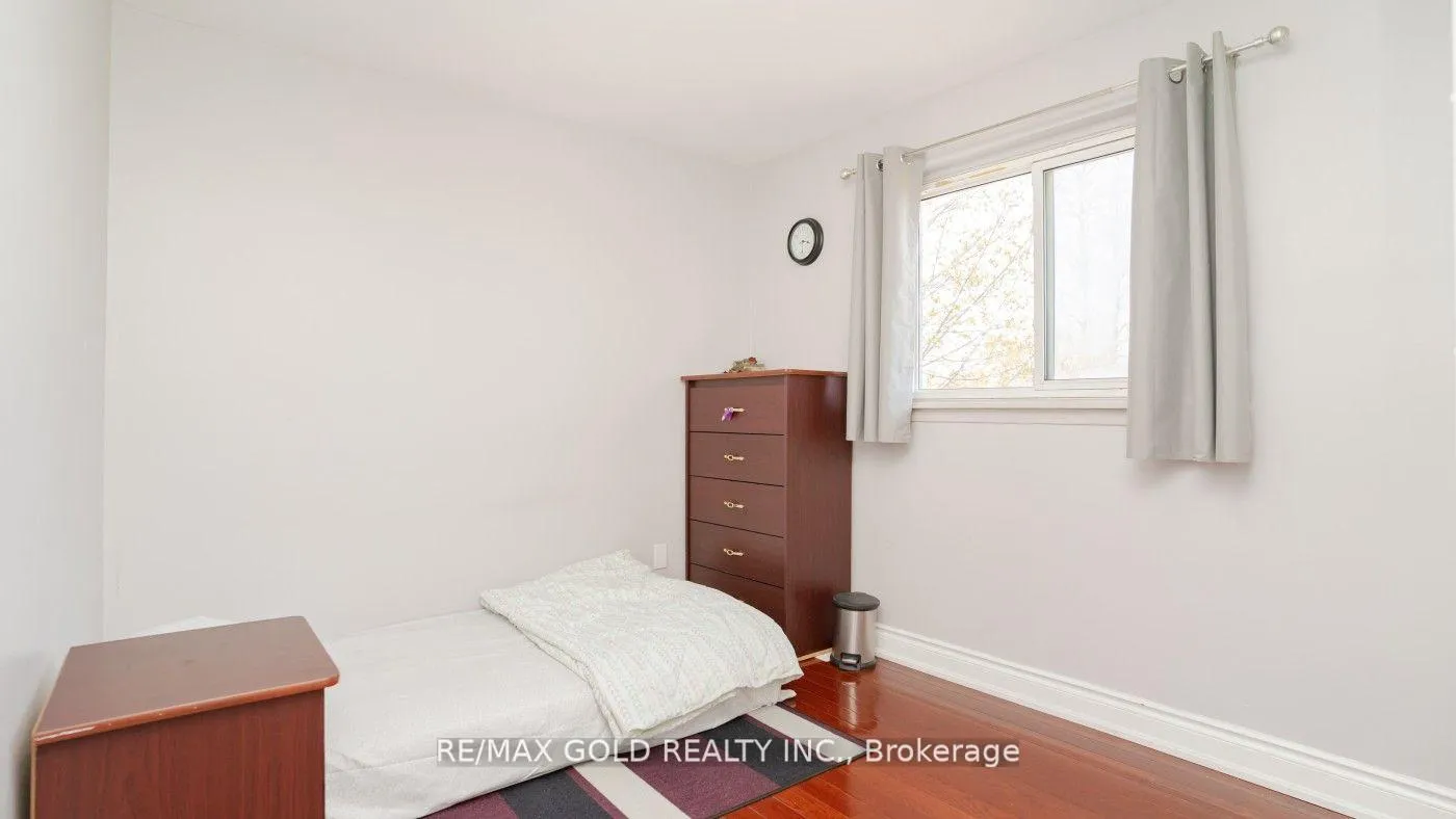 Photo 23 of 44 Dunblaine Crescent, Brampton, Southgate — HOMEH