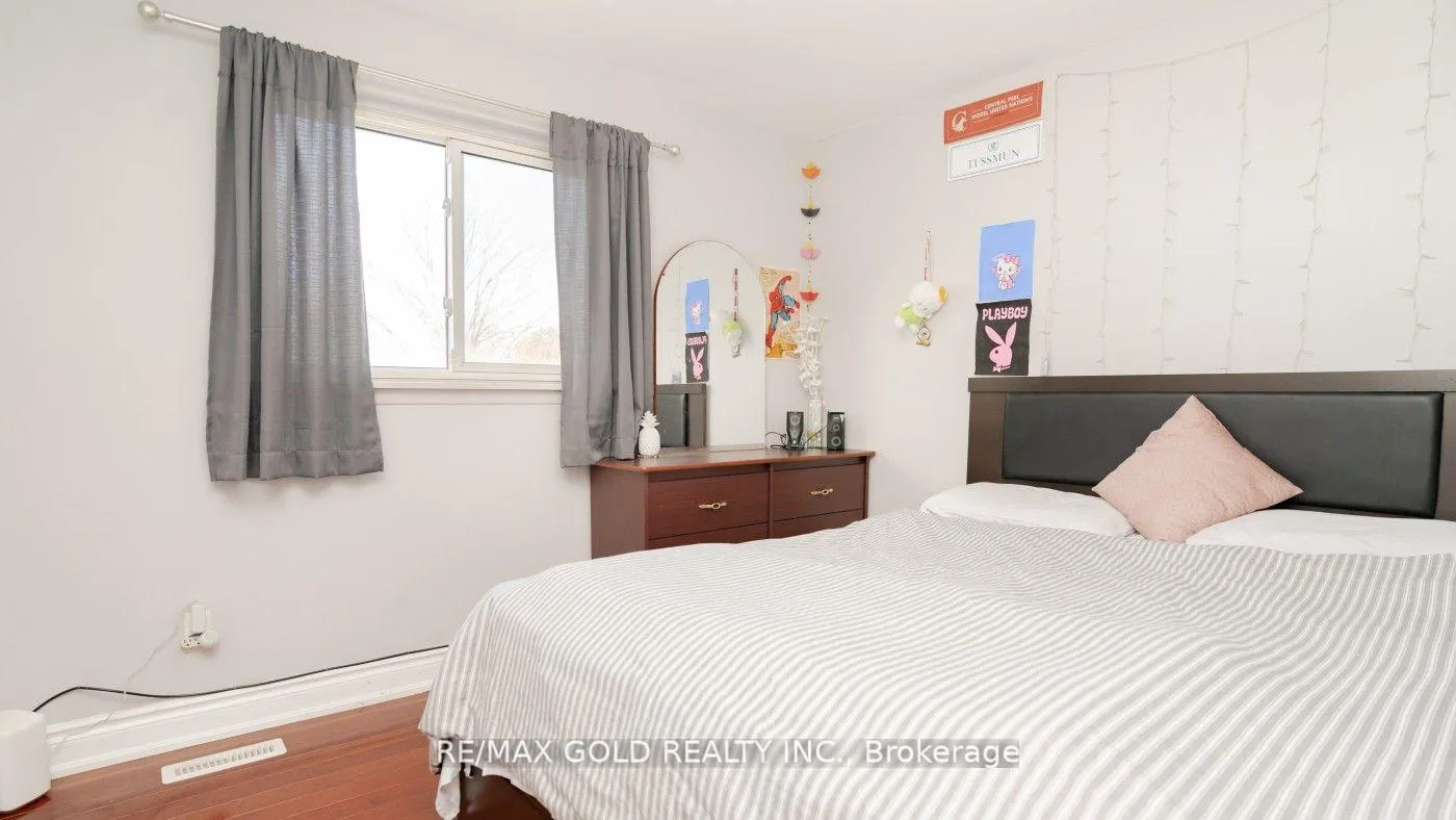 Photo 25 of 44 Dunblaine Crescent, Brampton, Southgate — HOMEH
