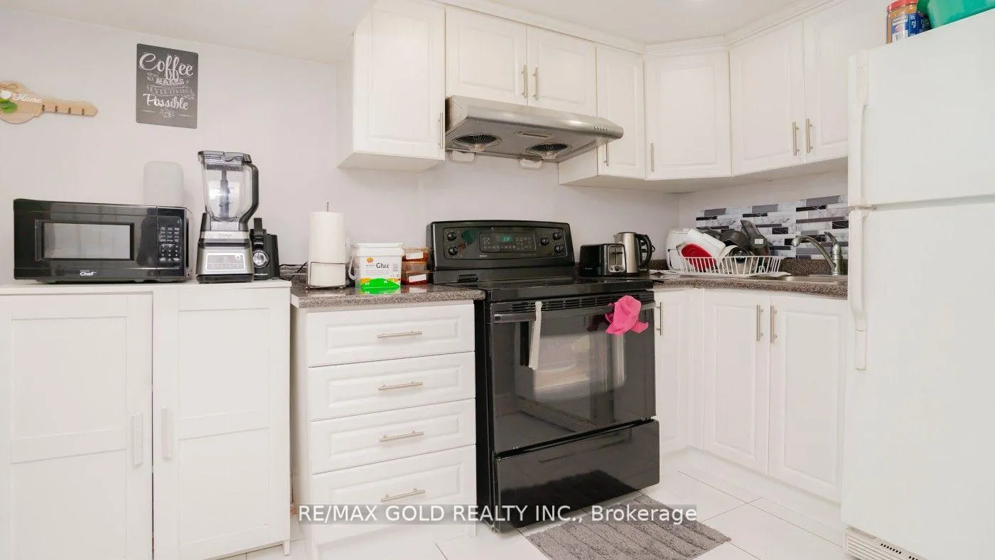 Photo 35 of 44 Dunblaine Crescent, Brampton, Southgate — HOMEH