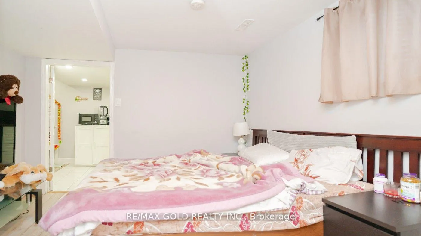 Photo 37 of 44 Dunblaine Crescent, Brampton, Southgate — HOMEH