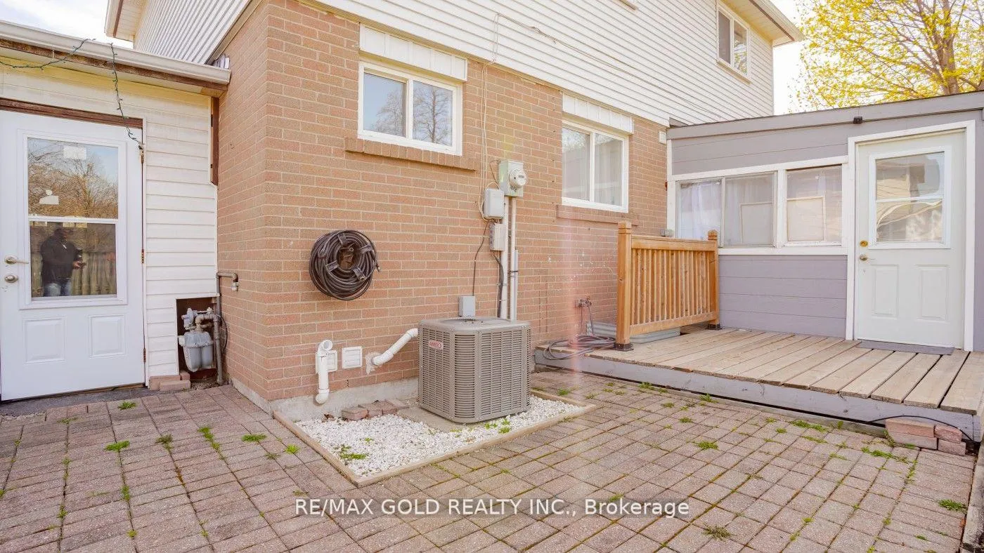 Photo 39 of 44 Dunblaine Crescent, Brampton, Southgate — HOMEH