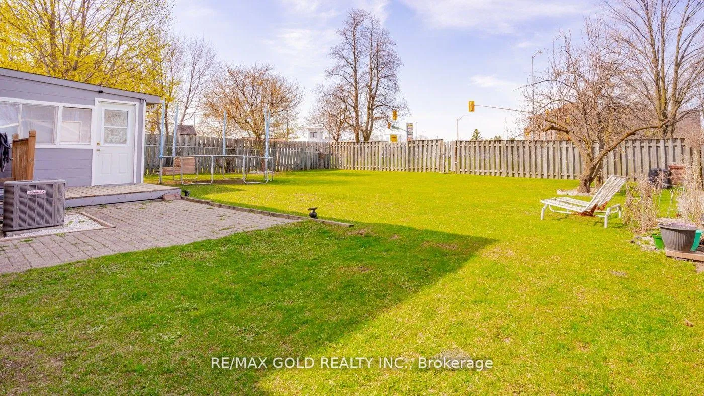 Photo 40 of 44 Dunblaine Crescent, Brampton, Southgate — HOMEH