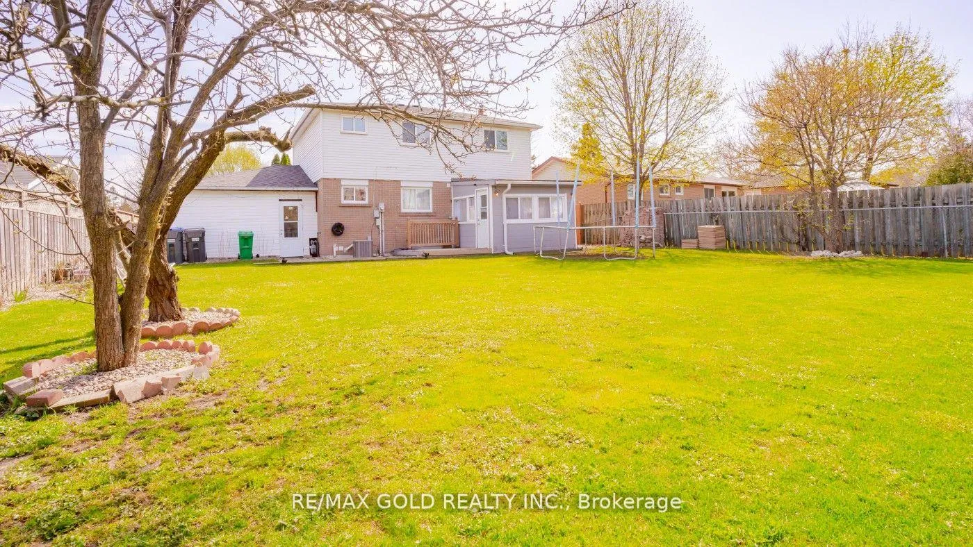 Photo 41 of 44 Dunblaine Crescent, Brampton, Southgate — HOMEH