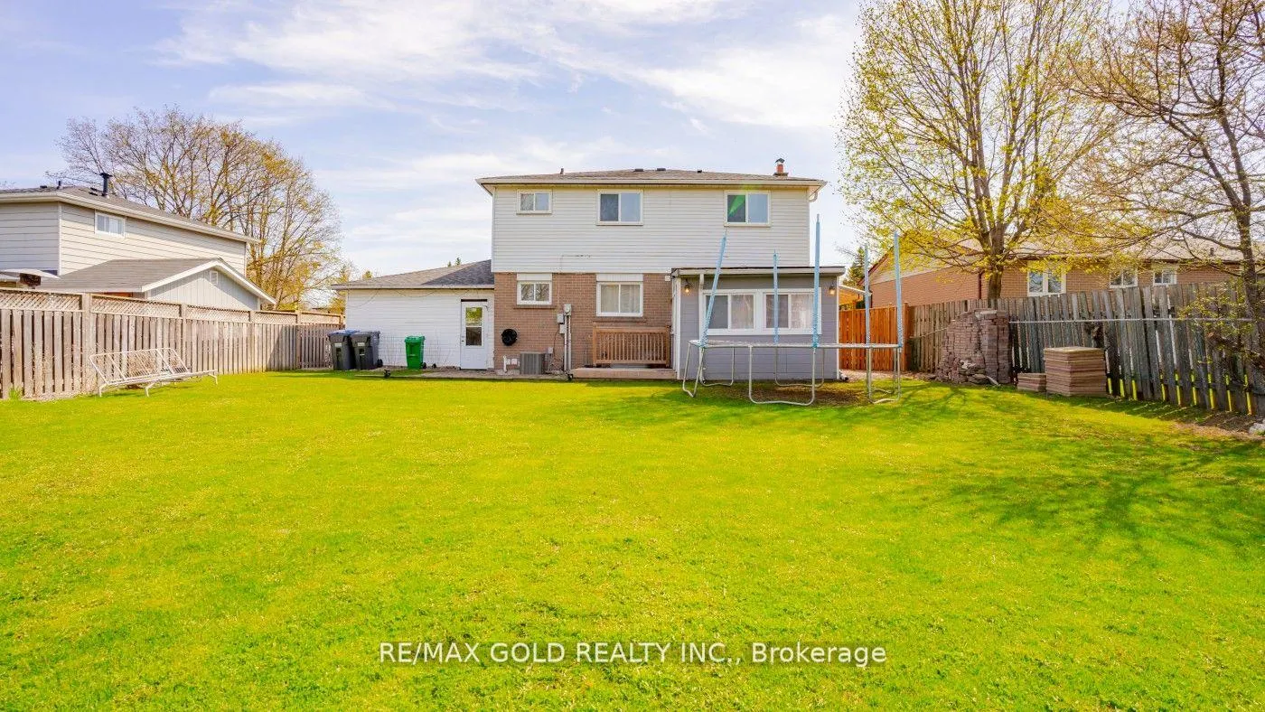 Photo 42 of 44 Dunblaine Crescent, Brampton, Southgate — HOMEH