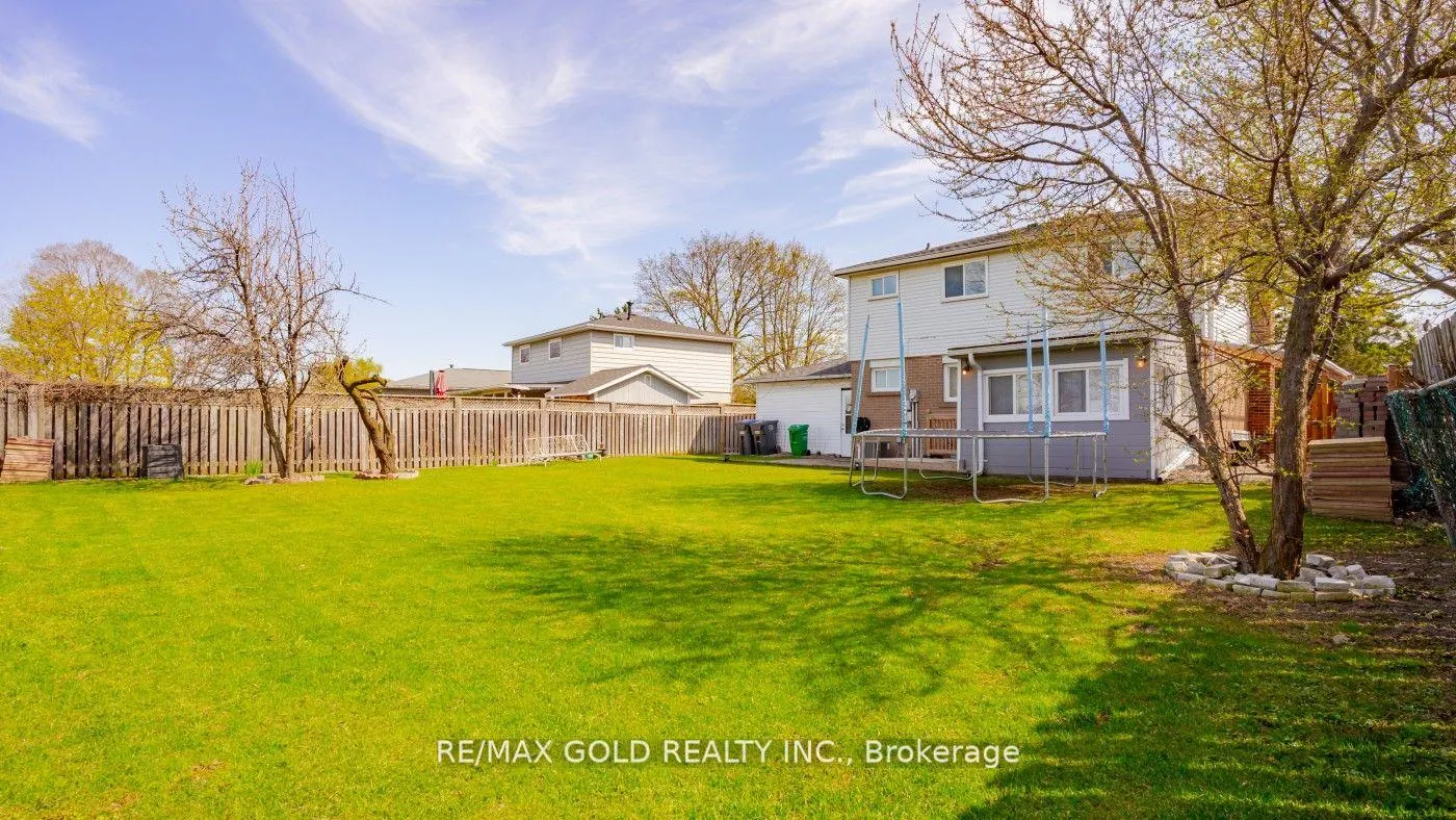 Photo 43 of 44 Dunblaine Crescent, Brampton, Southgate — HOMEH