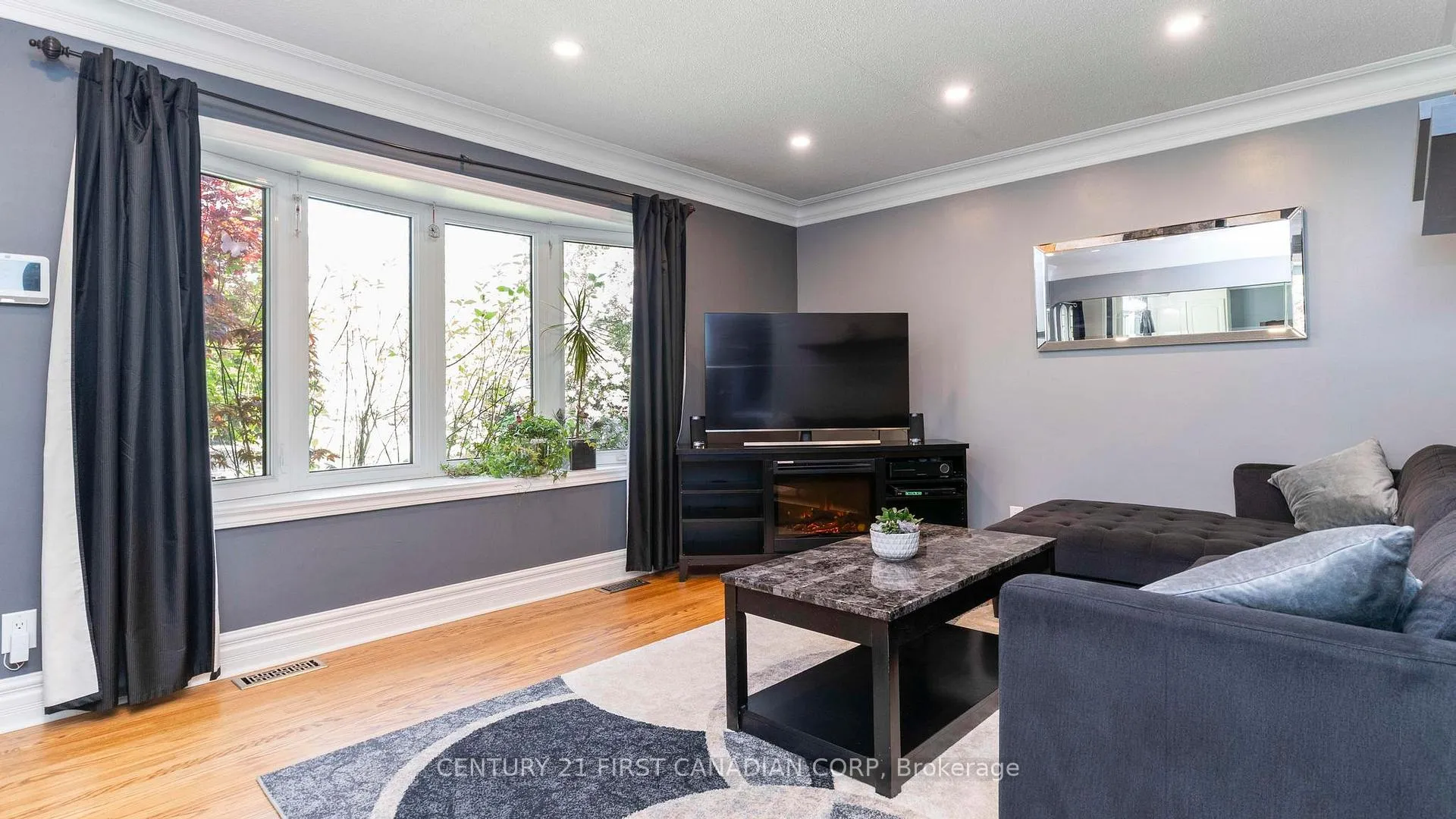 Photo 9 of 85 Algonquin Crescent, London, East O — HOMEH