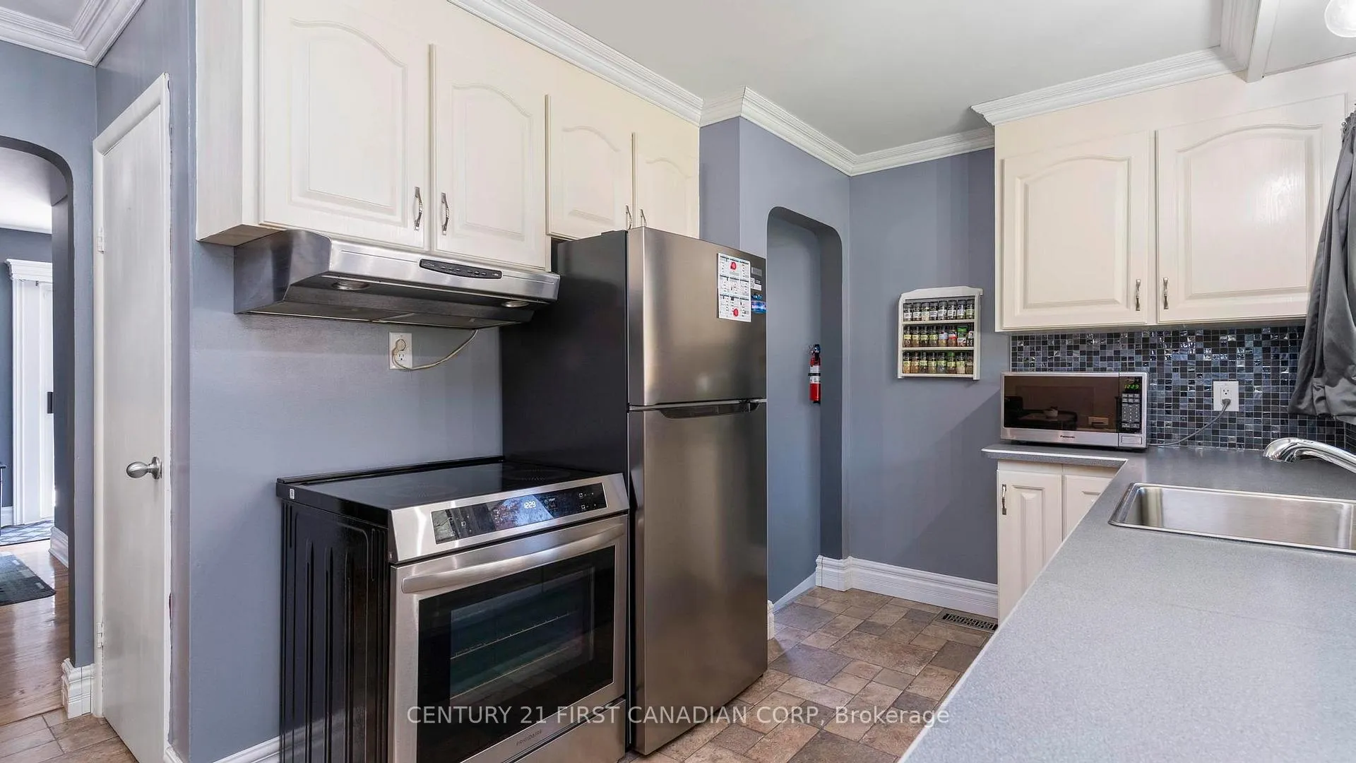 Photo 14 of 85 Algonquin Crescent, London, East O — HOMEH