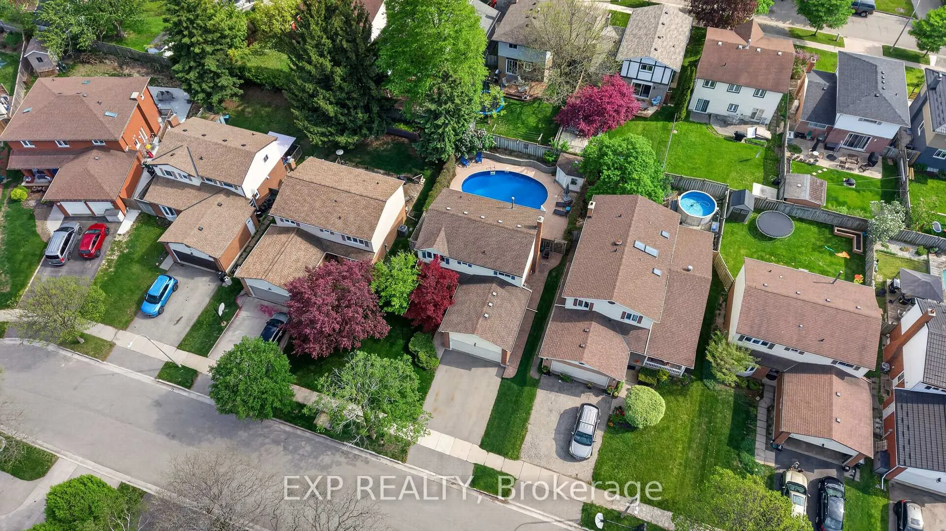 Photo 4 of 108 Old Forest Crescent, Kitchener — HOMEH