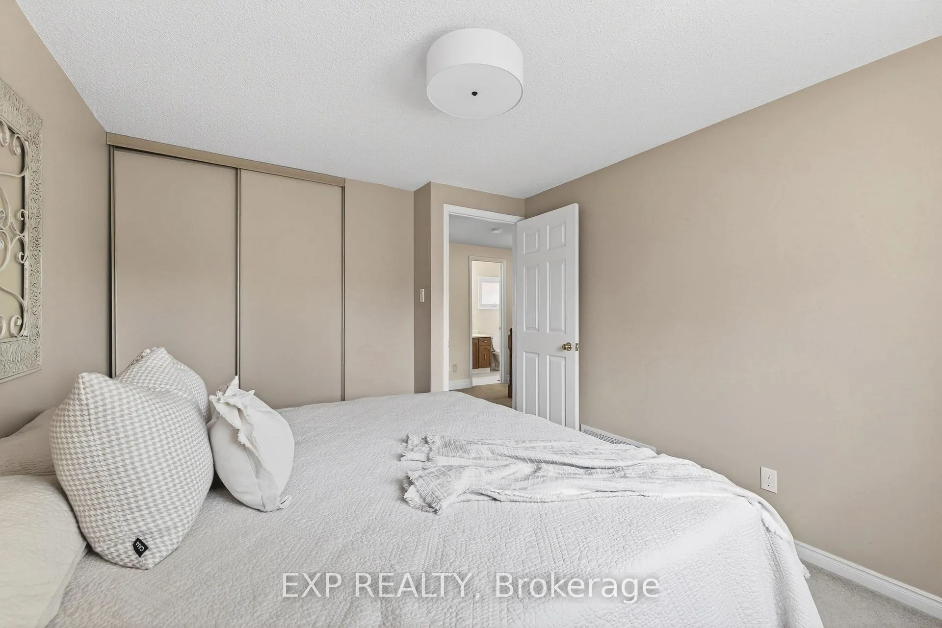 Photo 32 of 108 Old Forest Crescent, Kitchener — HOMEH