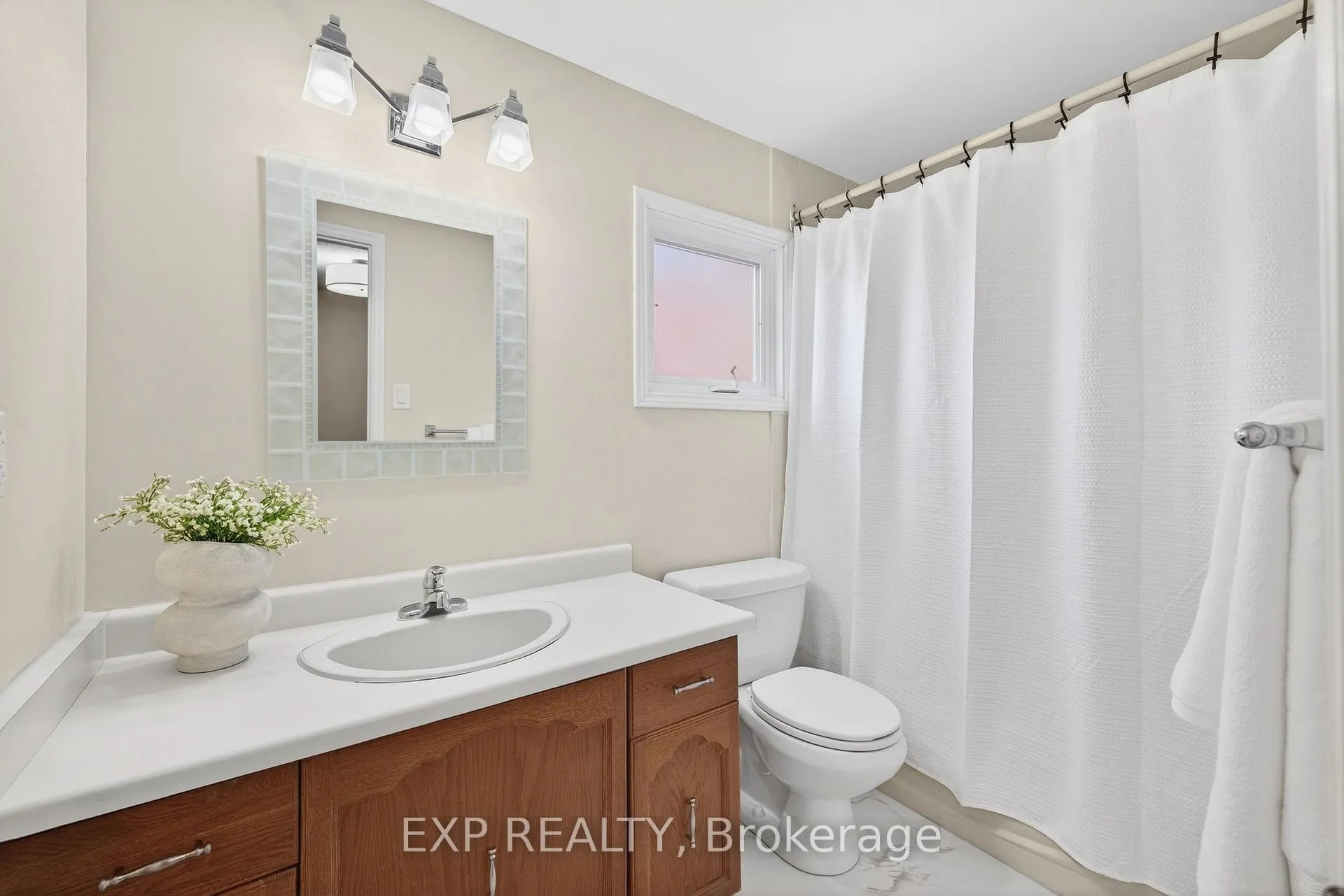 Photo 35 of 108 Old Forest Crescent, Kitchener — HOMEH