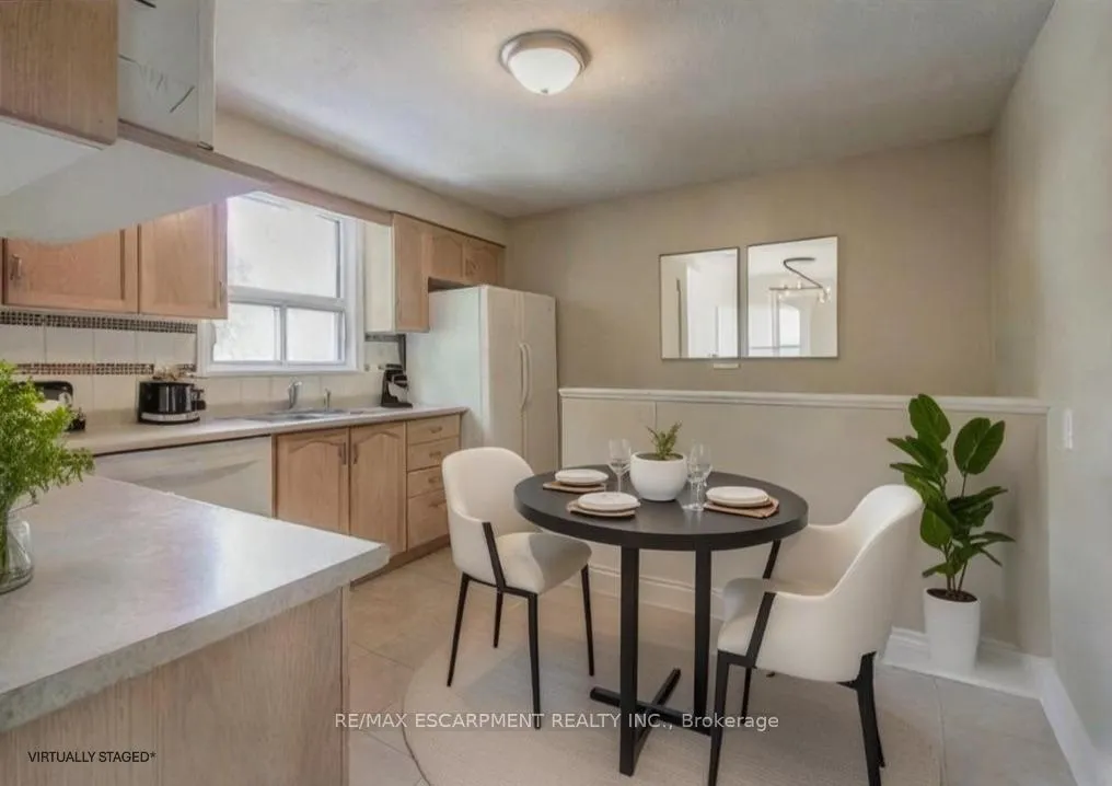 Photo 3 of Unit UPPER, 137 Manning Avenue, Hamilton, Greeningdon — HOMEH