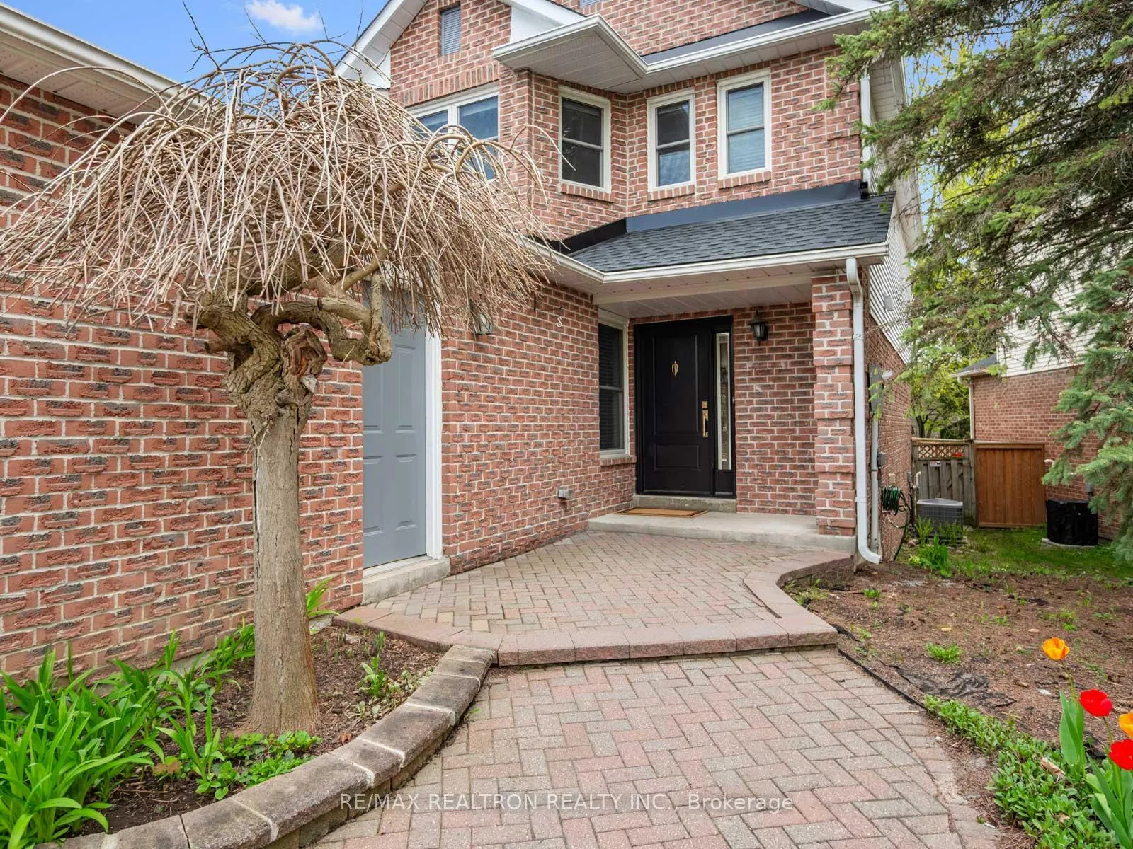 Photo 2 of 54 Moorcrest Drive, Aurora, Aurora Village — HOMEH