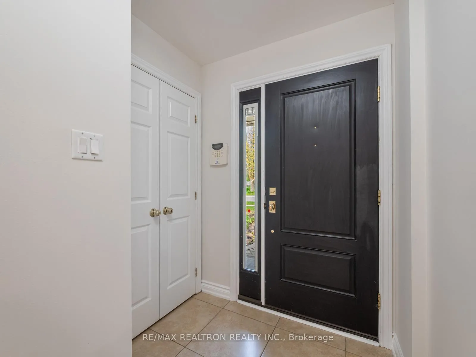 Photo 3 of 54 Moorcrest Drive, Aurora, Aurora Village — HOMEH