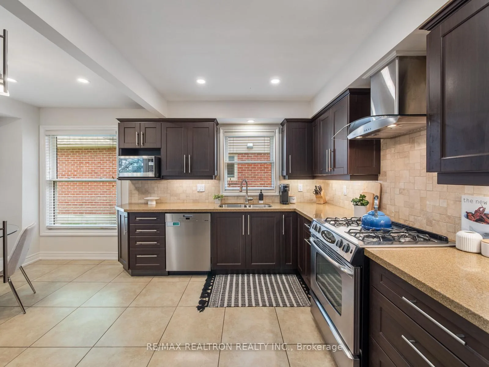 Photo 12 of 54 Moorcrest Drive, Aurora, Aurora Village — HOMEH