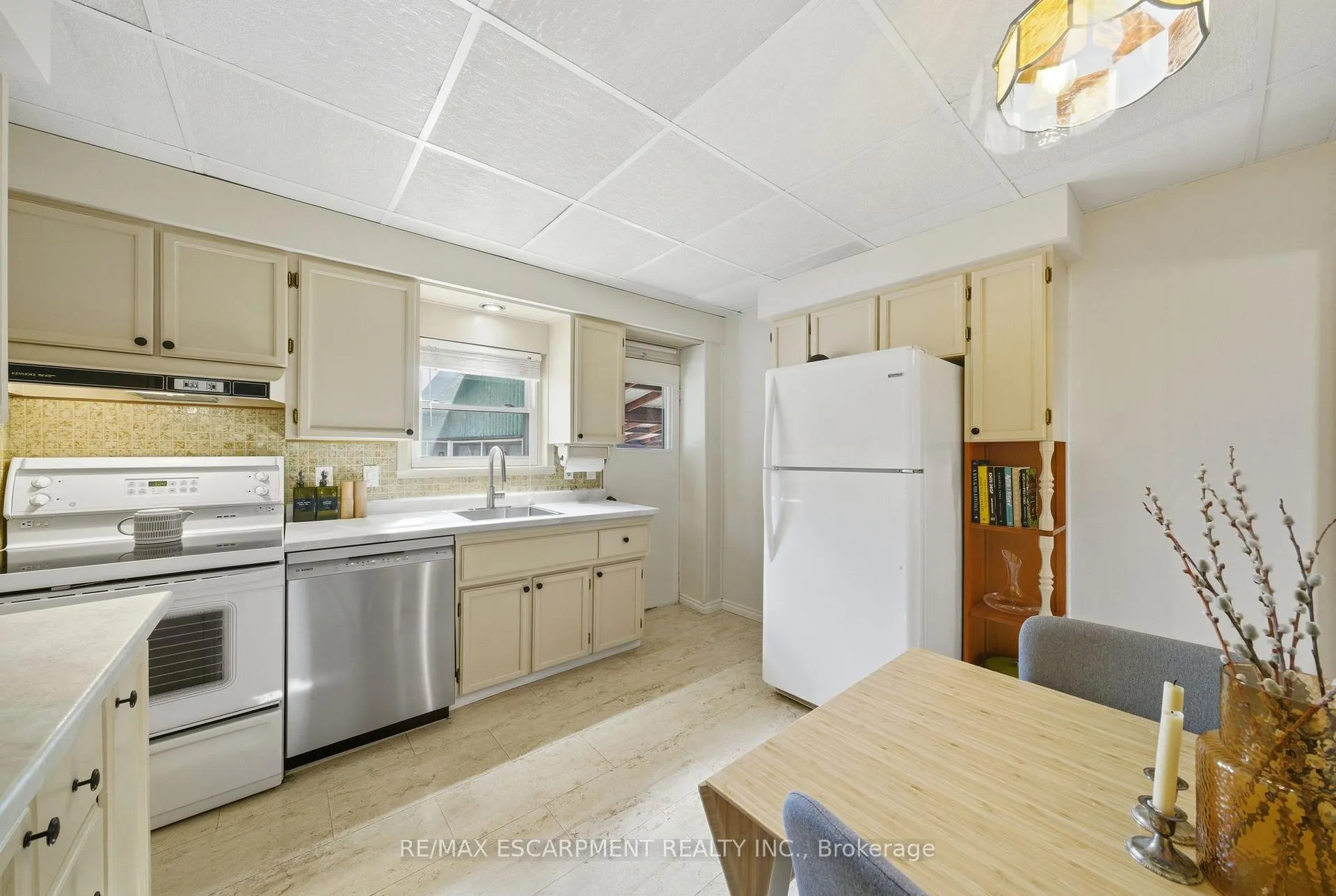 Photo 3 of 752 Ninth Avenue, Hamilton, Hampton Heights — HOMEH