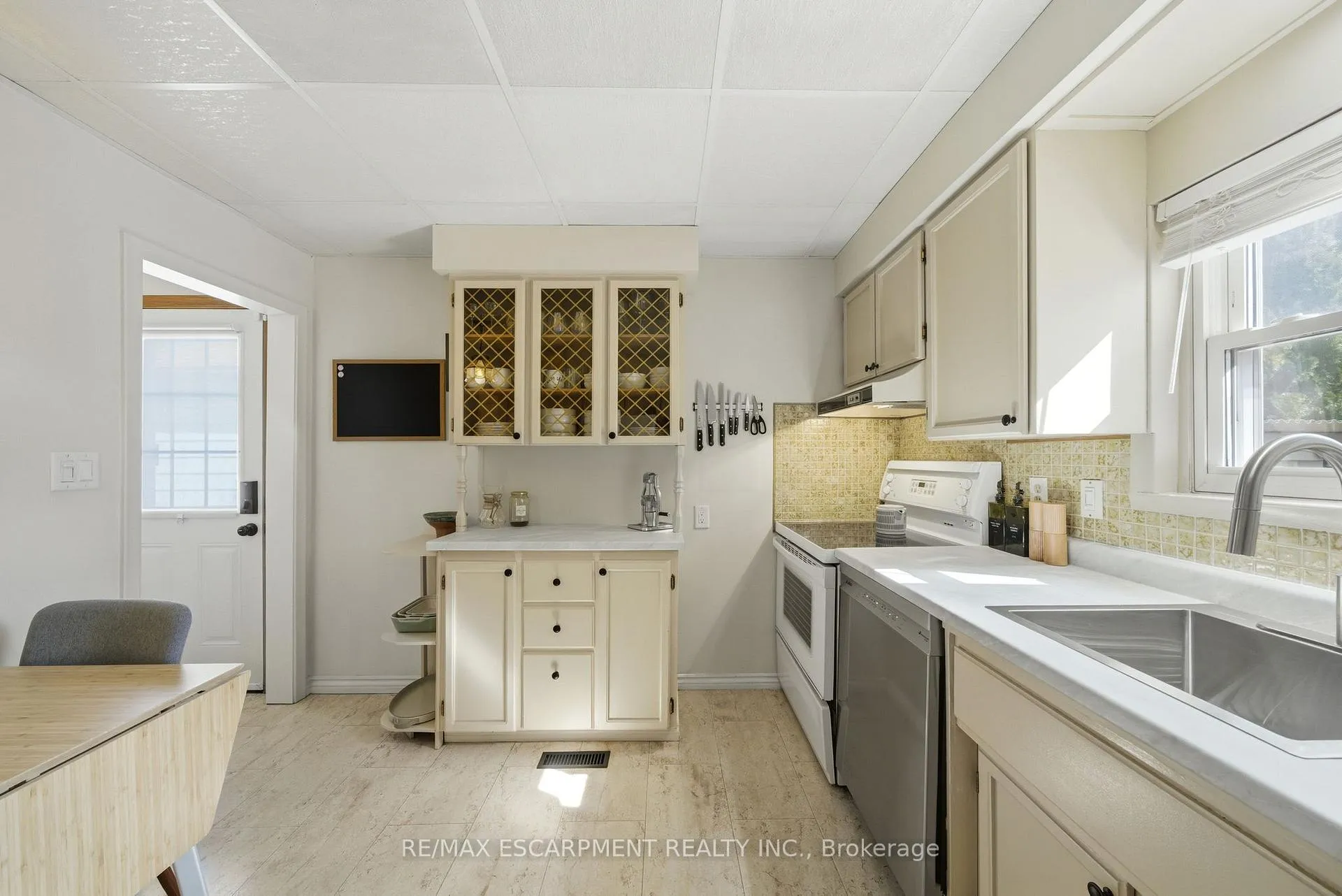 Photo 5 of 752 Ninth Avenue, Hamilton, Hampton Heights — HOMEH