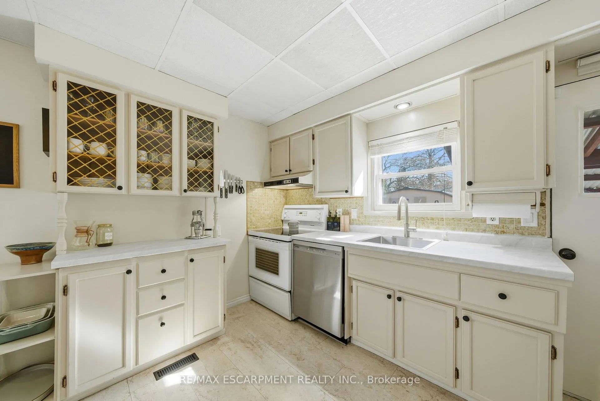 Photo 6 of 752 Ninth Avenue, Hamilton, Hampton Heights — HOMEH